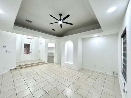 222 N BEACH LN, LAREDO, TX 78041, photo 5 of 40