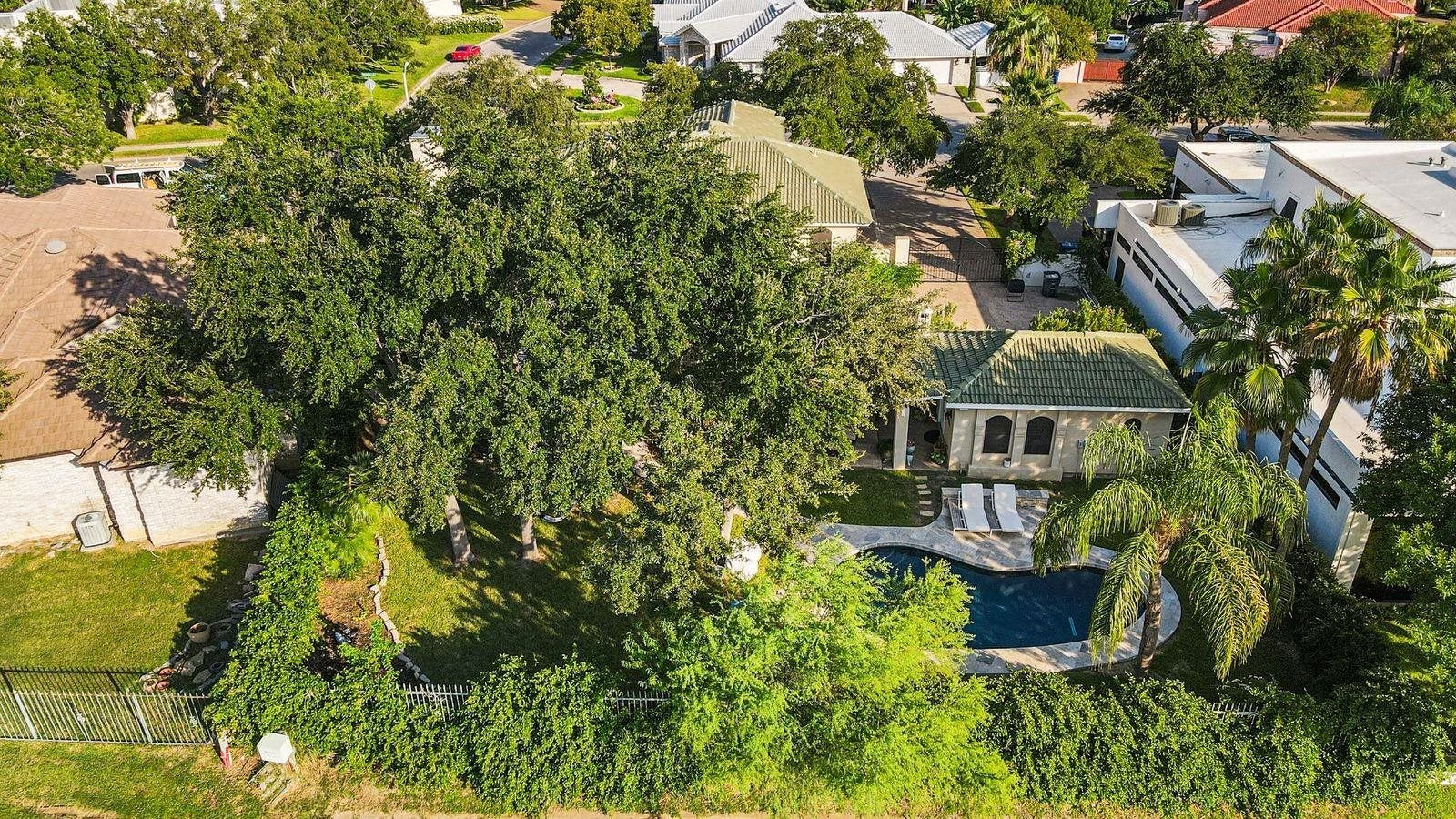 Laredo, Texas, 78045, United States, 5 Bedrooms Bedrooms, ,6 BathroomsBathrooms,Residential,Active,1963408