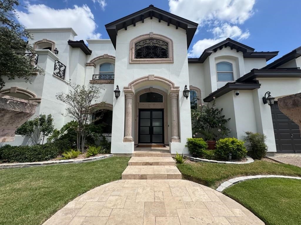 Laredo, Texas, 78041, United States, 6 Bedrooms Bedrooms, ,5 BathroomsBathrooms,Residential,Active,1903199