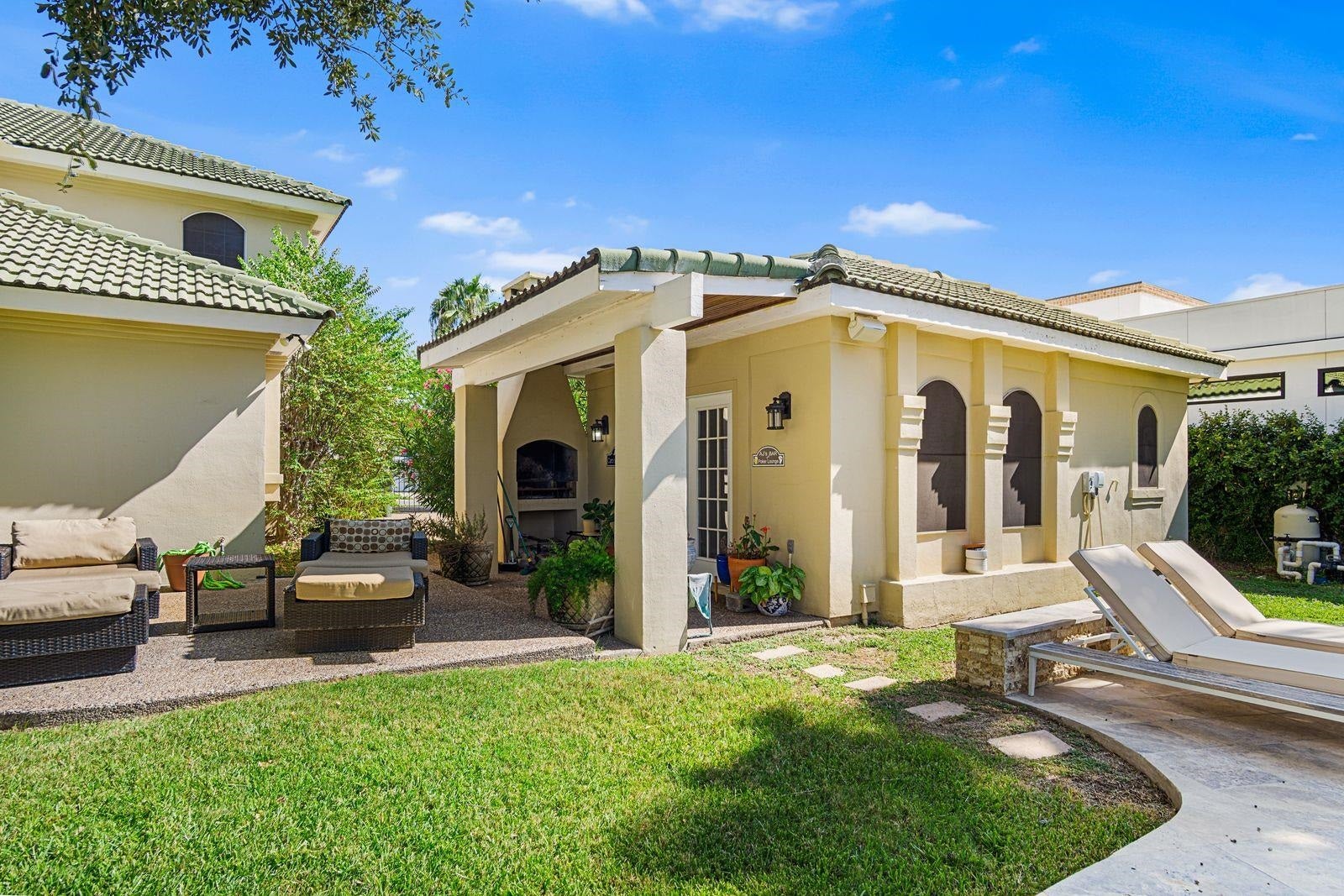 Laredo, Texas, 78045, United States, 5 Bedrooms Bedrooms, ,6 BathroomsBathrooms,Residential,Active,1963408