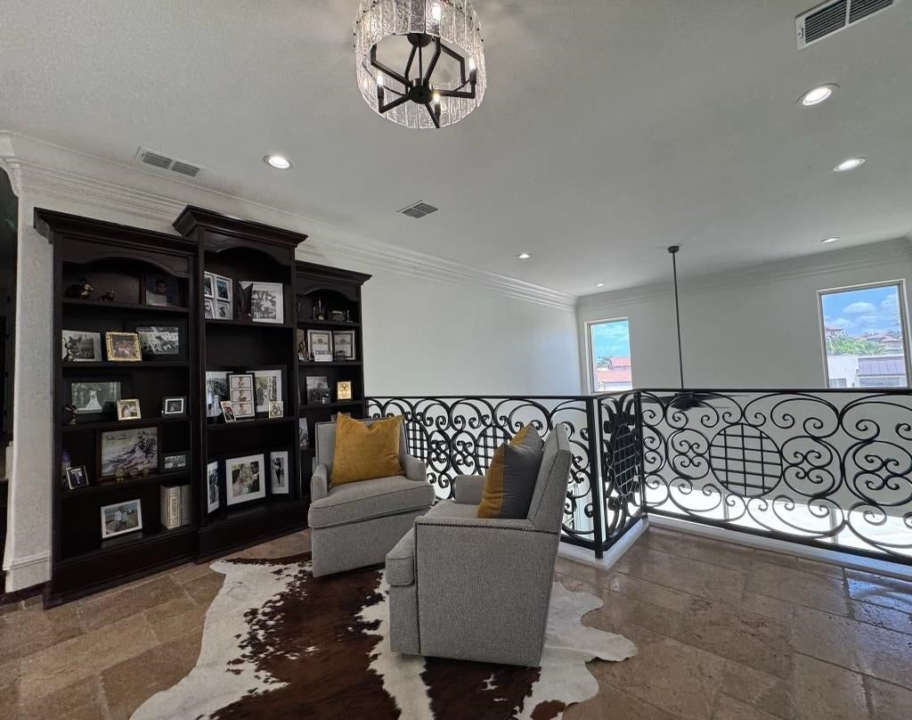 Laredo, Texas, 78041, United States, 6 Bedrooms Bedrooms, ,5 BathroomsBathrooms,Residential,Active,1903199