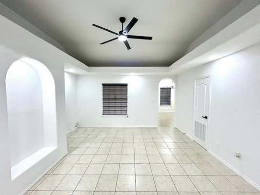 222 N BEACH LN, LAREDO, TX 78041, photo 4 of 40