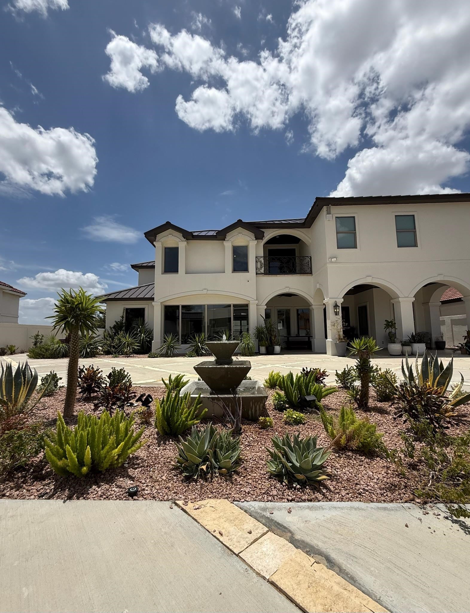 Laredo, Texas, 78041, United States, 6 Bedrooms Bedrooms, ,5 BathroomsBathrooms,Residential,Active,1903199