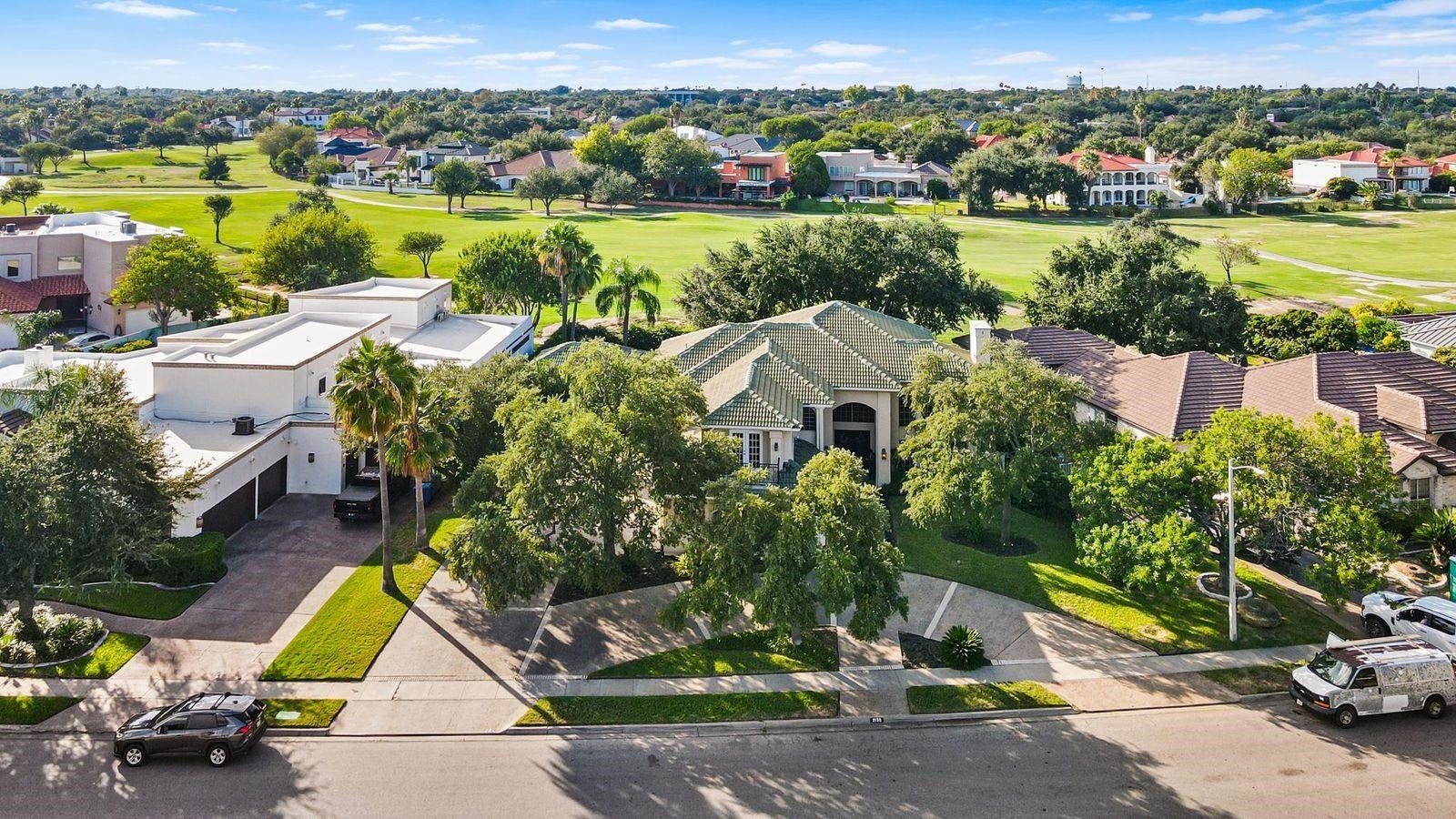 Laredo, Texas, 78045, United States, 5 Bedrooms Bedrooms, ,6 BathroomsBathrooms,Residential,Active,1963408