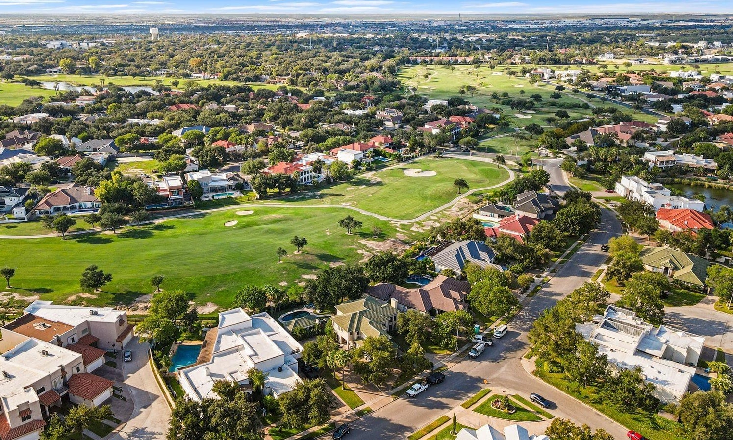 Laredo, Texas, 78045, United States, 5 Bedrooms Bedrooms, ,6 BathroomsBathrooms,Residential,Active,1963408
