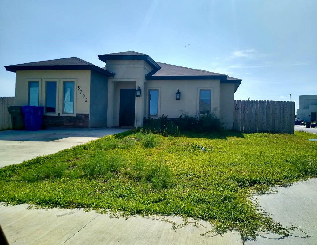 5702 Saint Joan Of Arc Loop  