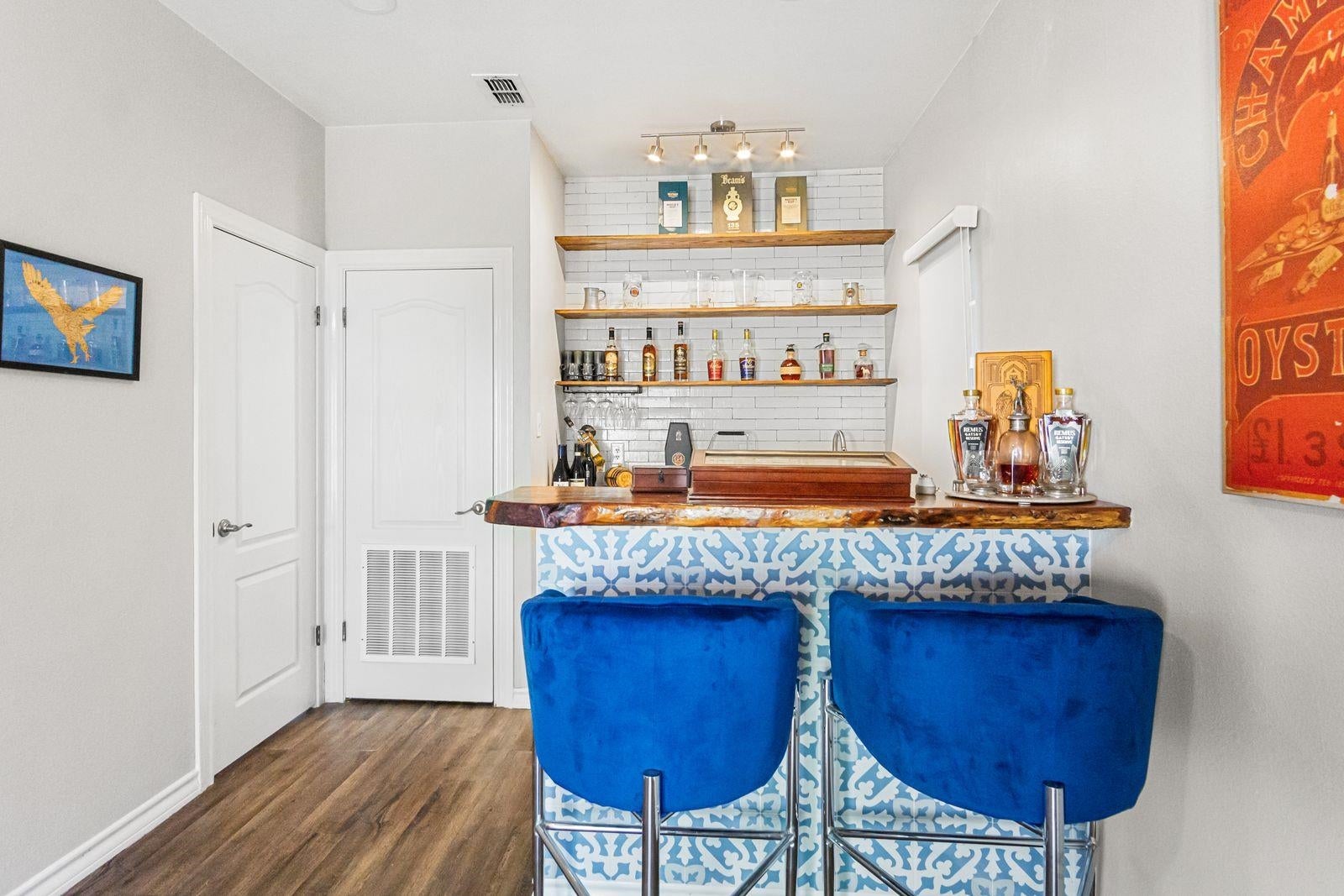 Laredo, Texas, 78045, United States, 5 Bedrooms Bedrooms, ,6 BathroomsBathrooms,Residential,Active,1963408