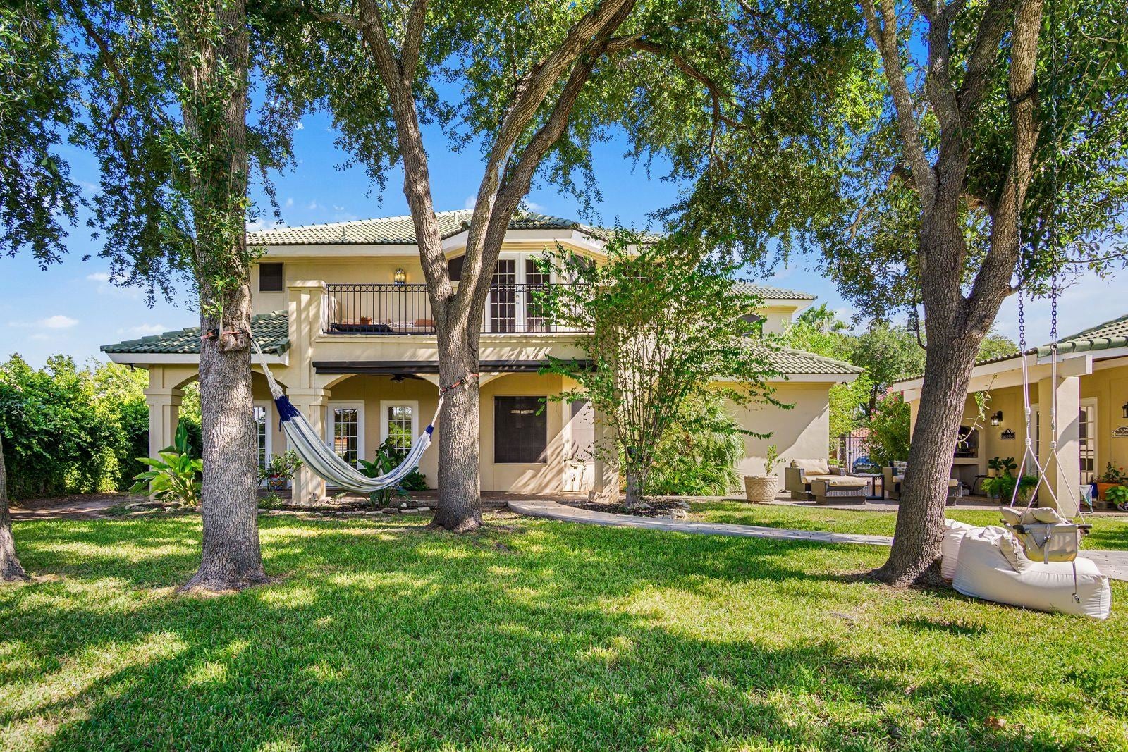 Laredo, Texas, 78045, United States, 5 Bedrooms Bedrooms, ,6 BathroomsBathrooms,Residential,Active,1963408