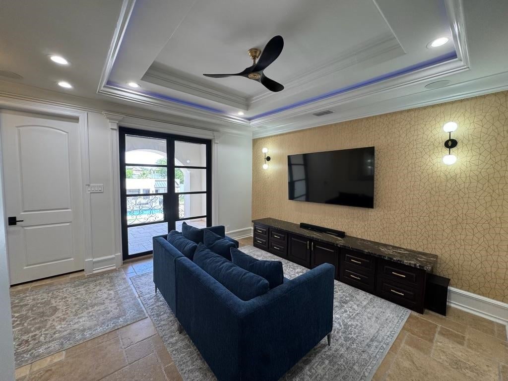Laredo, Texas, 78041, United States, 6 Bedrooms Bedrooms, ,5 BathroomsBathrooms,Residential,Active,1903199