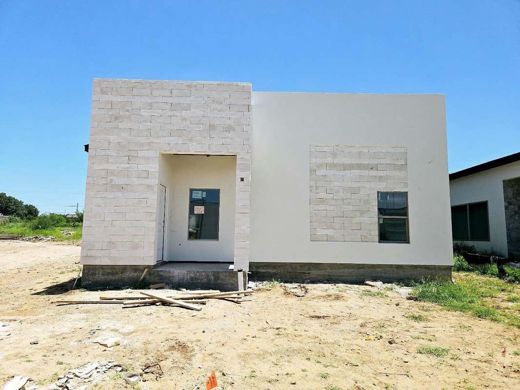 1705 LOMAS DEL SUR BLVD, LAREDO, TX 78046, photo 1 of 12