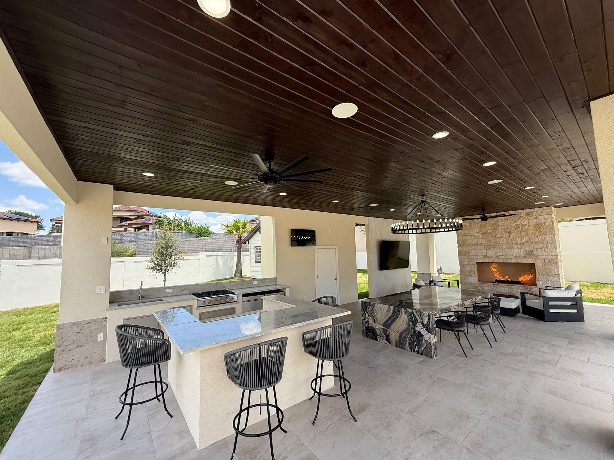 Laredo, Texas, 78041, United States, 6 Bedrooms Bedrooms, ,5 BathroomsBathrooms,Residential,Active,1903199
