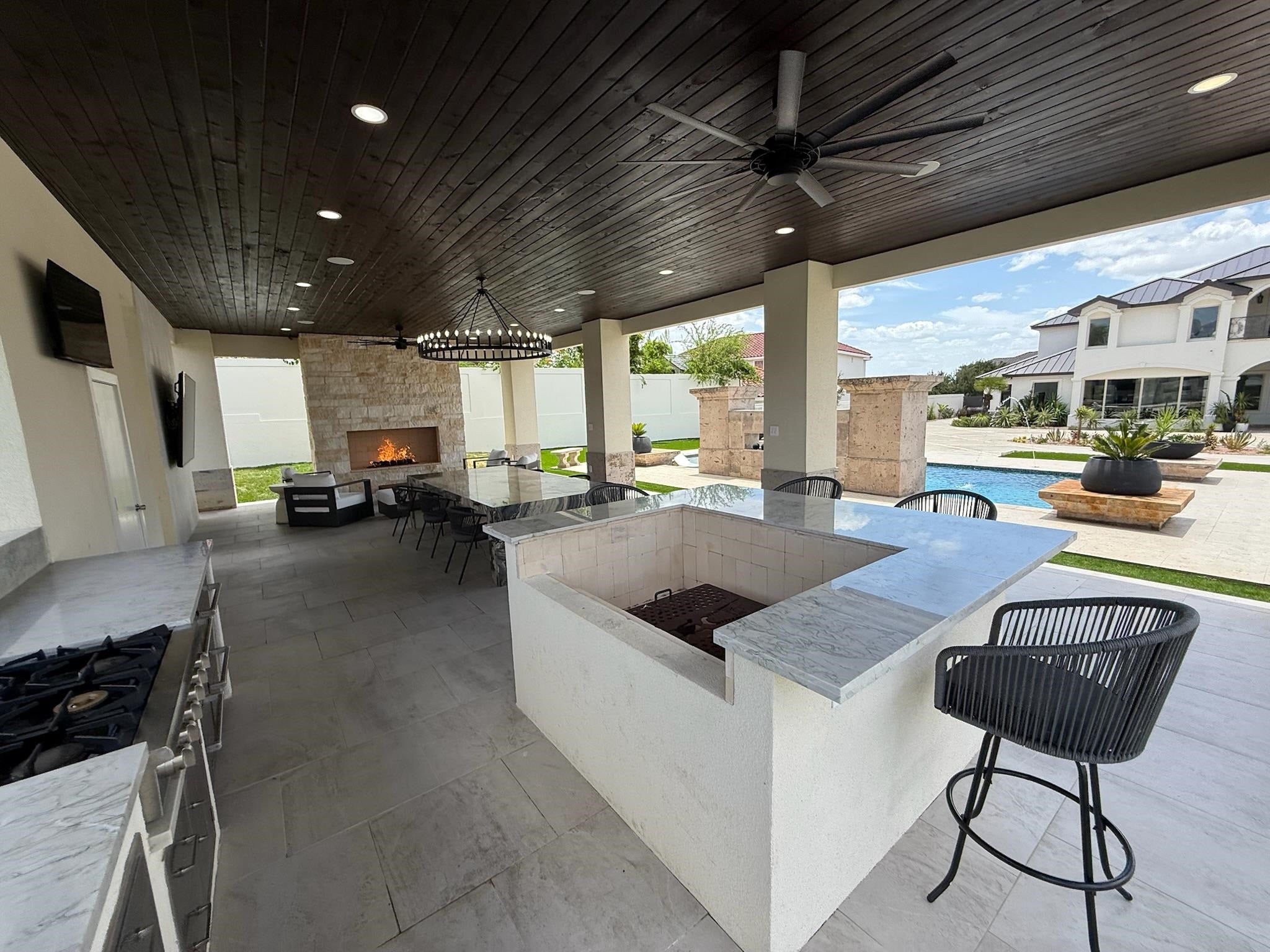 Laredo, Texas, 78041, United States, 6 Bedrooms Bedrooms, ,5 BathroomsBathrooms,Residential,Active,1903199