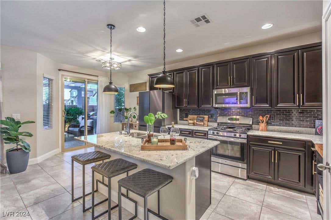 7688 MONOMOY BAY AVE, LAS VEGAS, NV 89179 Single Family Residence For