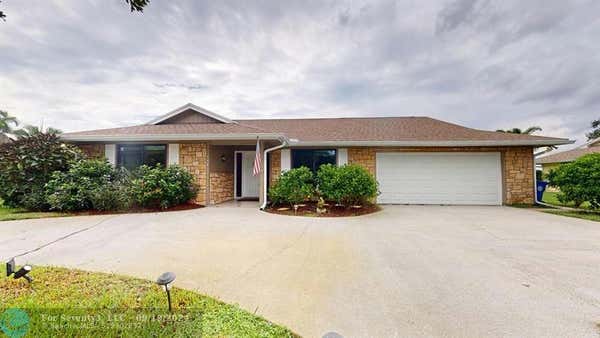 585 W FOREST TRL, VERO BEACH, FL 32962 - Image 1