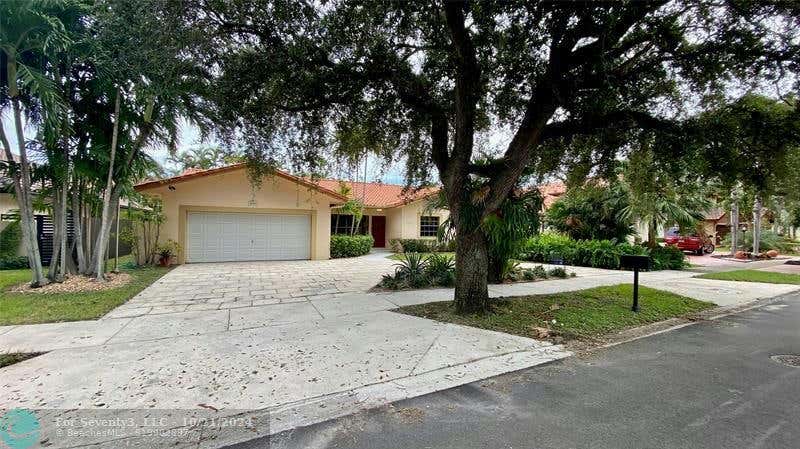 16501 NW 84TH AVE, MIAMI LAKES, FL 33016, photo 1 of 29