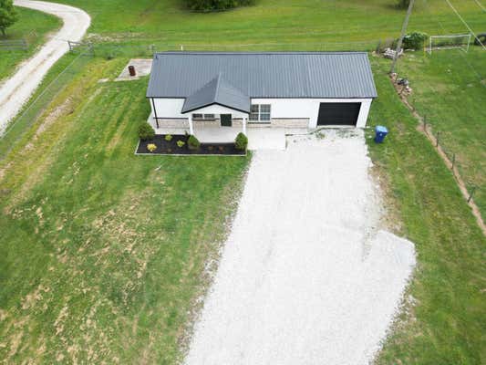 905 DEAN HUNDLEY RD, EAST BERNSTADT, KY 40729, photo 4 of 34