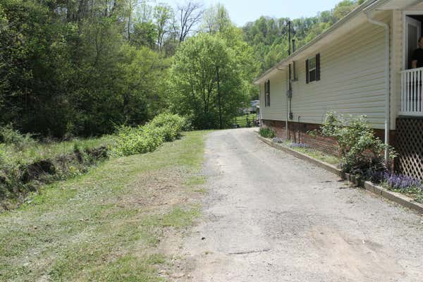 100 RENE LN, PRESTONSBURG, KY 41653, photo 4 of 28