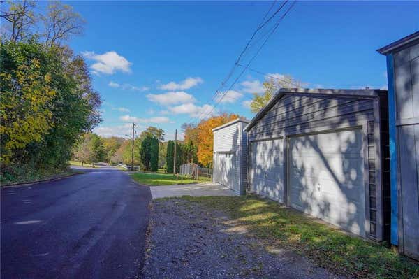 326 MAHANOY ST, TAMAQUA BOROUGH, PA 18252, photo 5 of 43