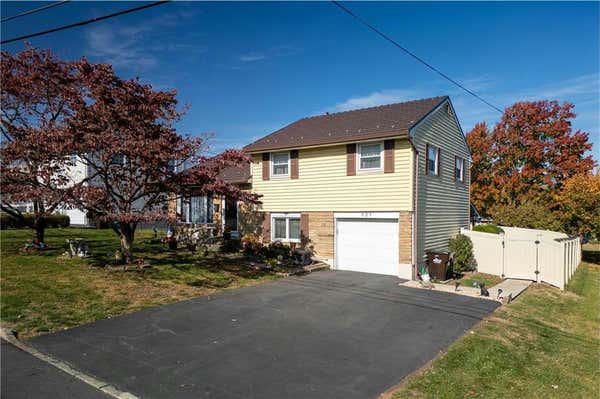 821 KAROLY ST, FREEMANSBURG, PA 18017 - Image 1