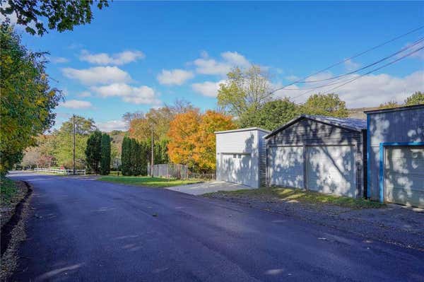 326 MAHANOY ST, TAMAQUA BOROUGH, PA 18252, photo 4 of 43