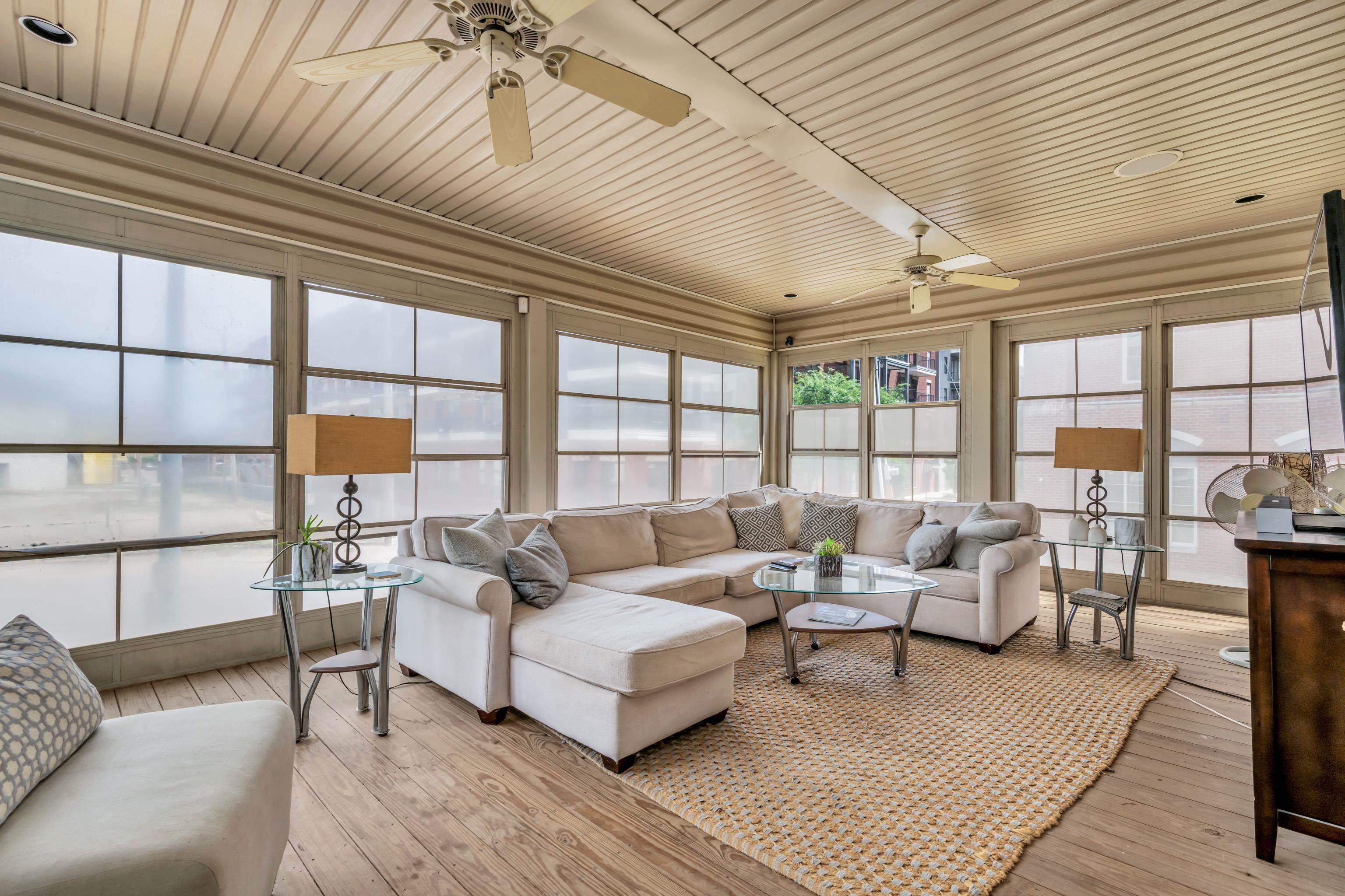 Memphis, Tennessee, 38103, United States, ,5 BathroomsBathrooms,Residential,Active,1820393