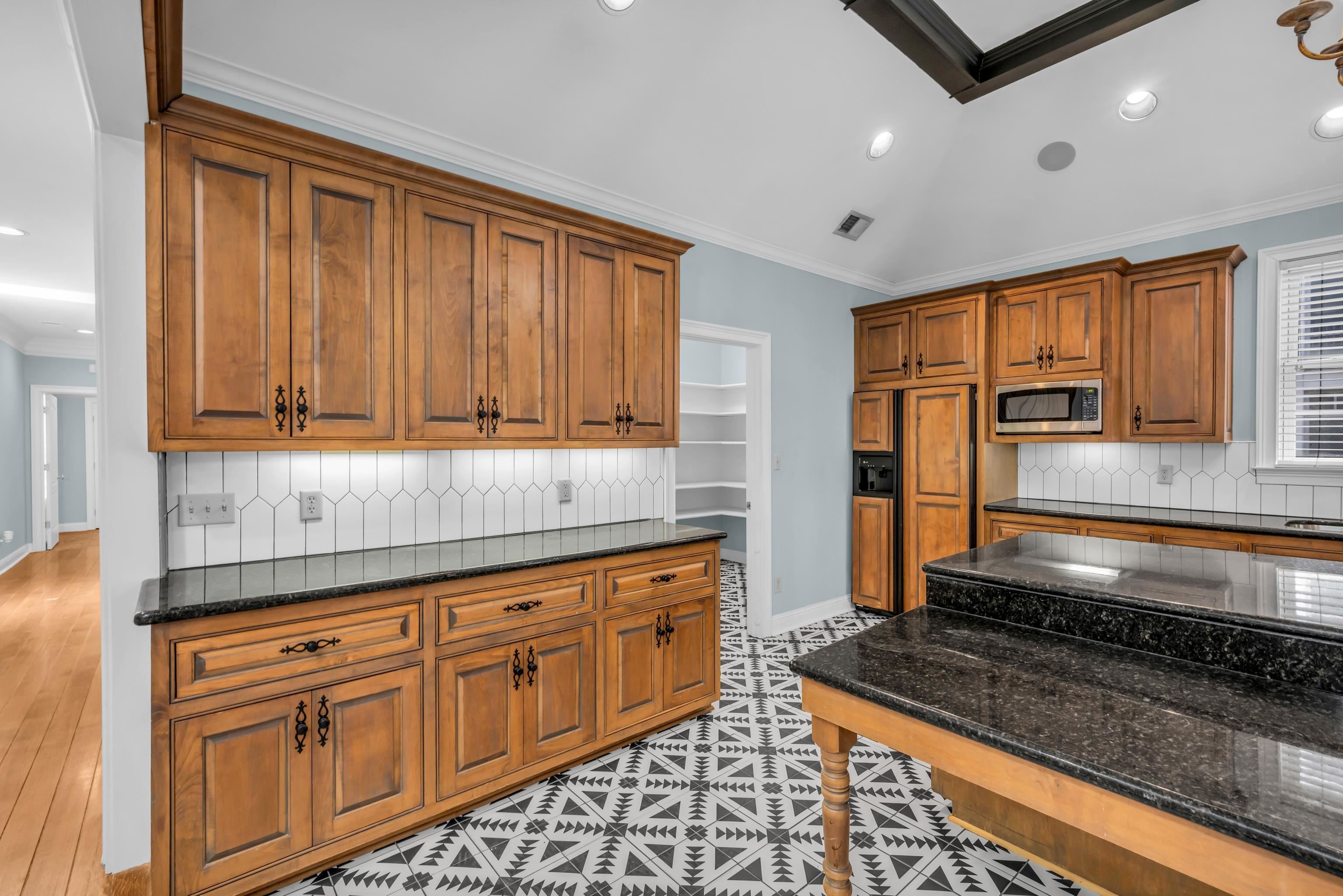 Memphis, Tennessee, 38103, United States, ,5 BathroomsBathrooms,Residential,Active,1820393