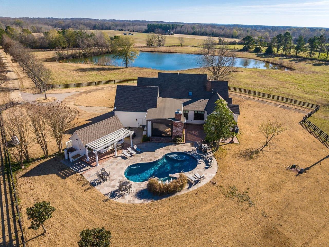 Somerville, Tennessee, 38068, United States, 3 Bedrooms Bedrooms, ,4 BathroomsBathrooms,Residential,Active,2006833