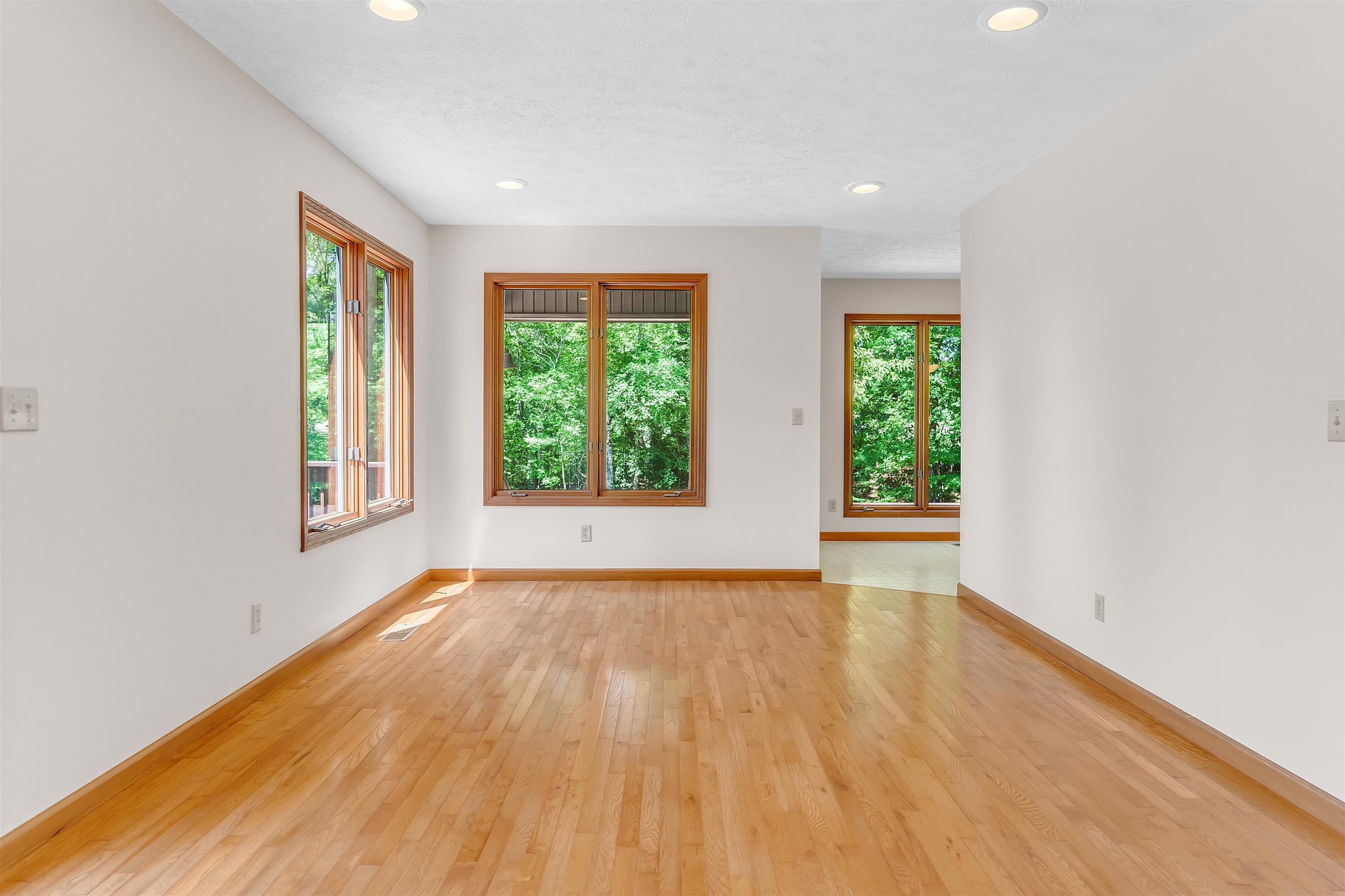Hickory Valley, Tennessee, 38042, United States, ,3 BathroomsBathrooms,Residential,Active,1831827