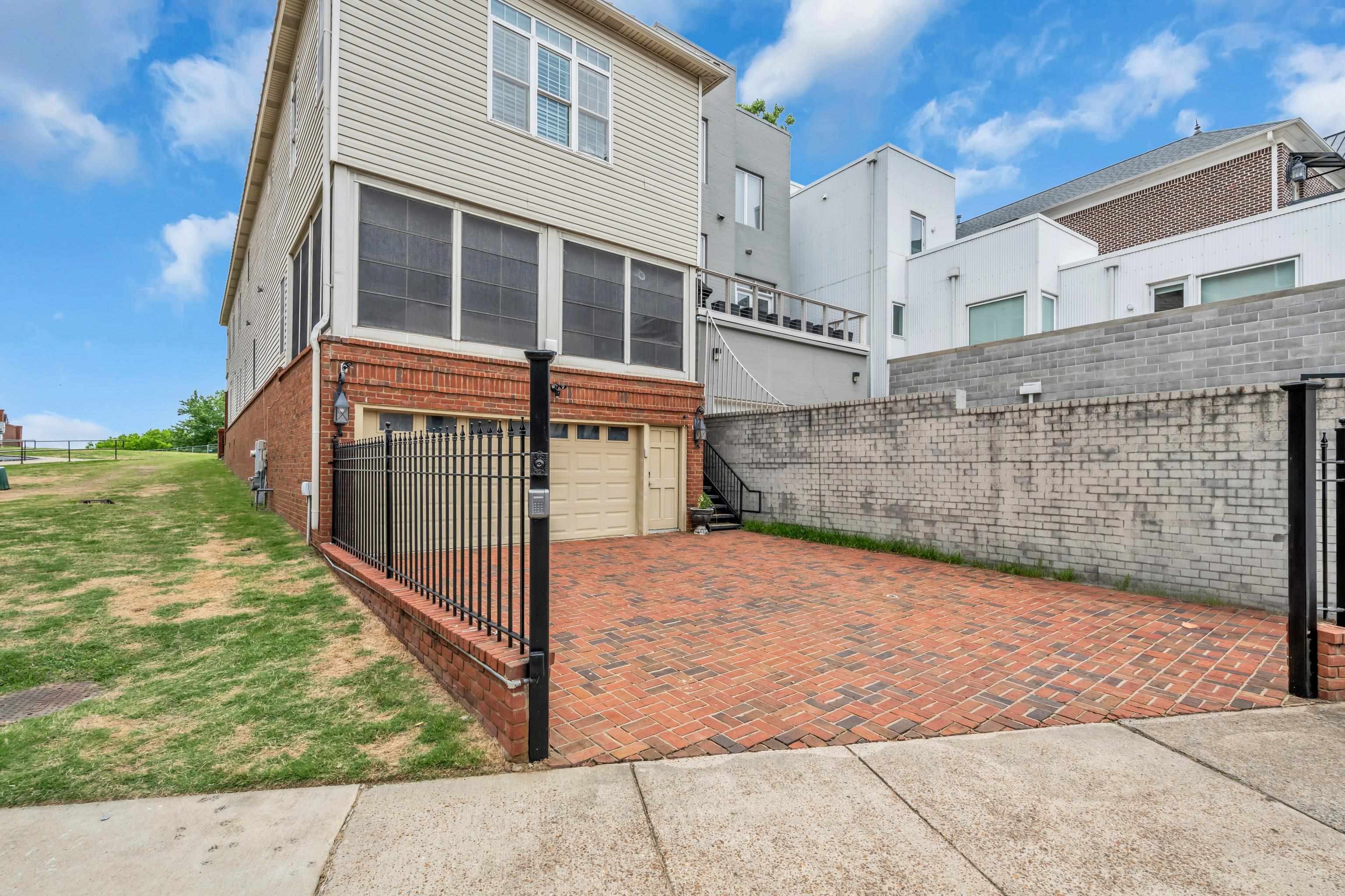 Memphis, Tennessee, 38103, United States, ,5 BathroomsBathrooms,Residential,Active,1820393