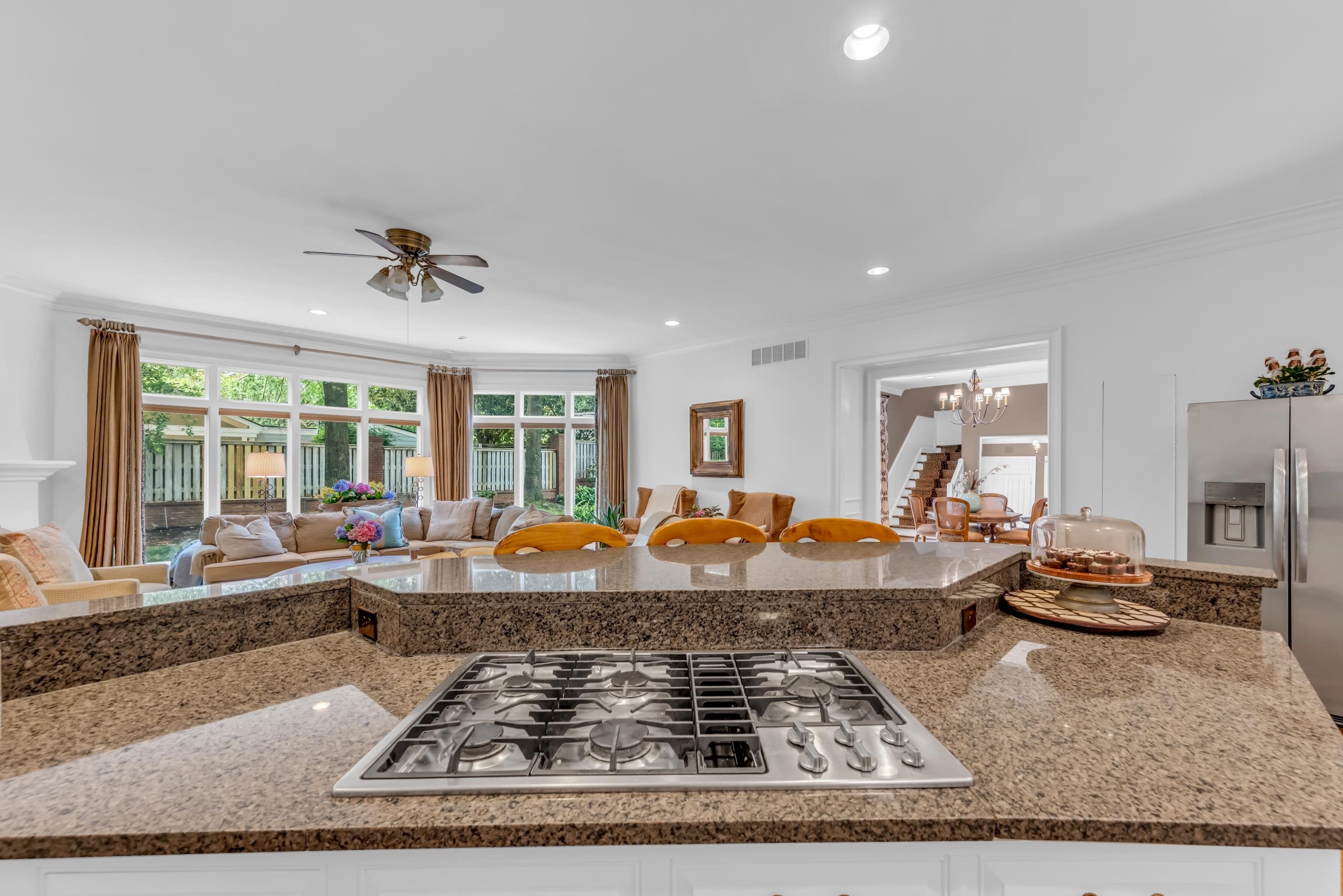 Memphis, Tennessee, 38117, United States, 5 Bedrooms Bedrooms, ,7 BathroomsBathrooms,Residential,Active,1849199