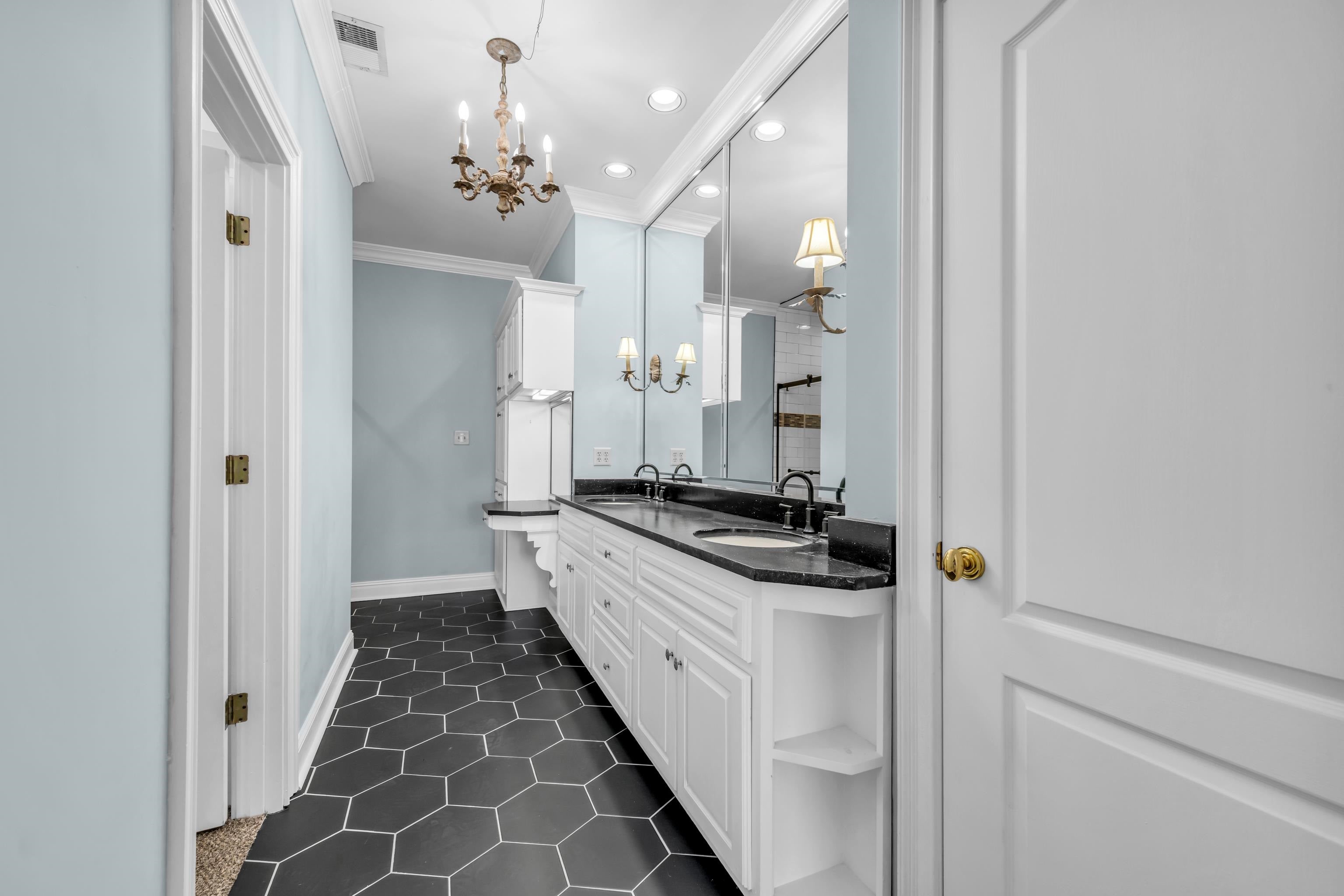 Memphis, Tennessee, 38103, United States, ,5 BathroomsBathrooms,Residential,Active,1820393