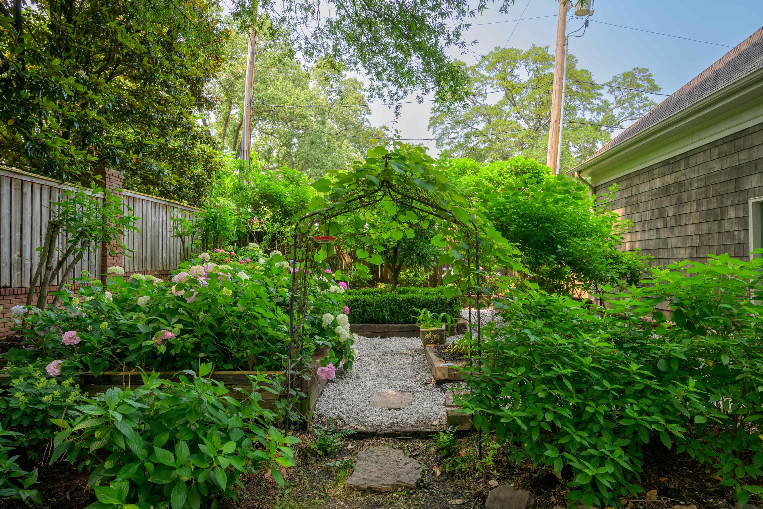 Memphis, Tennessee, 38117, United States, 5 Bedrooms Bedrooms, ,7 BathroomsBathrooms,Residential,Active,1849199