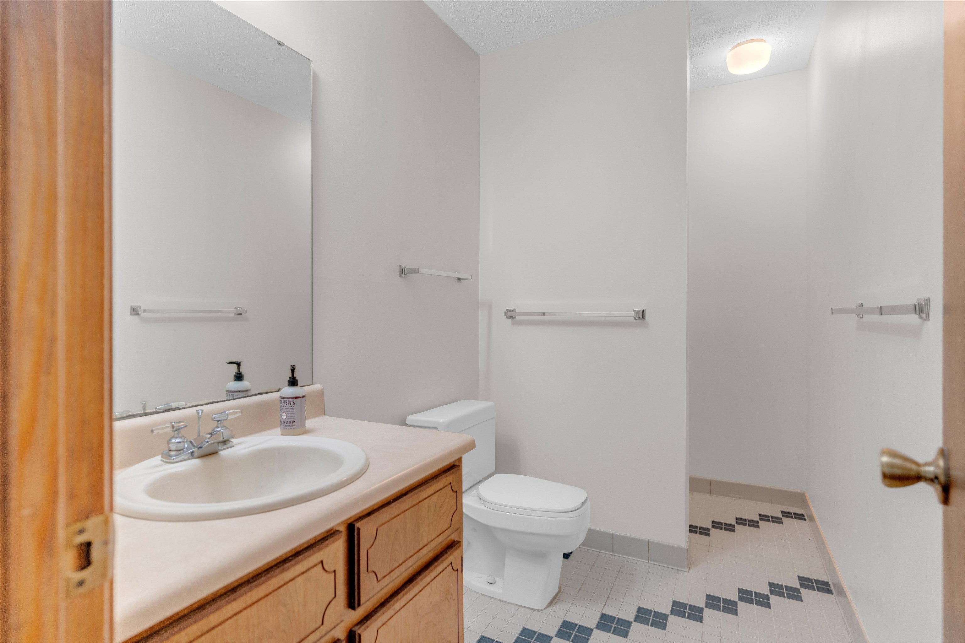 Hickory Valley, Tennessee, 38042, United States, ,3 BathroomsBathrooms,Residential,Active,1831827