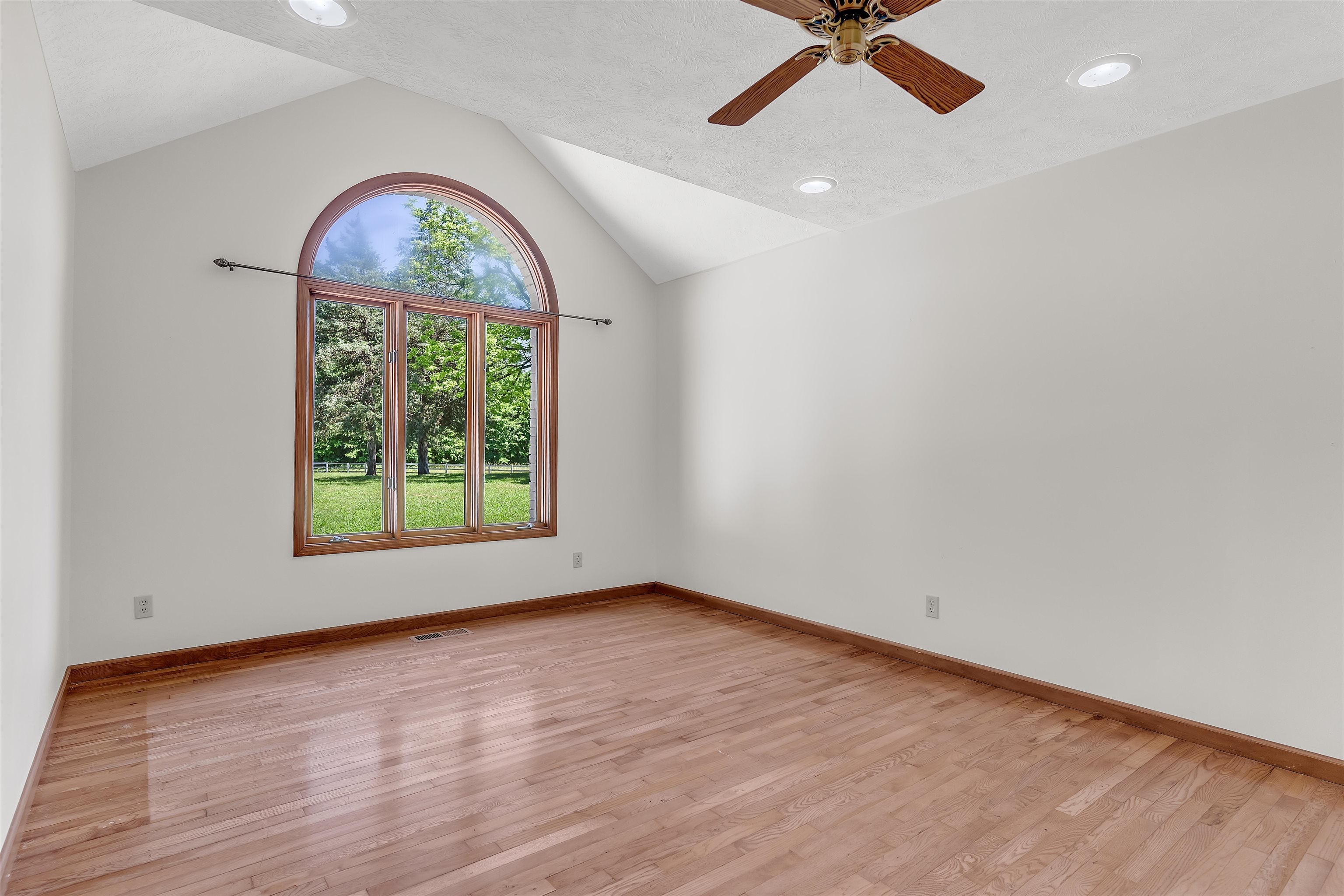 Hickory Valley, Tennessee, 38042, United States, ,3 BathroomsBathrooms,Residential,Active,1831827