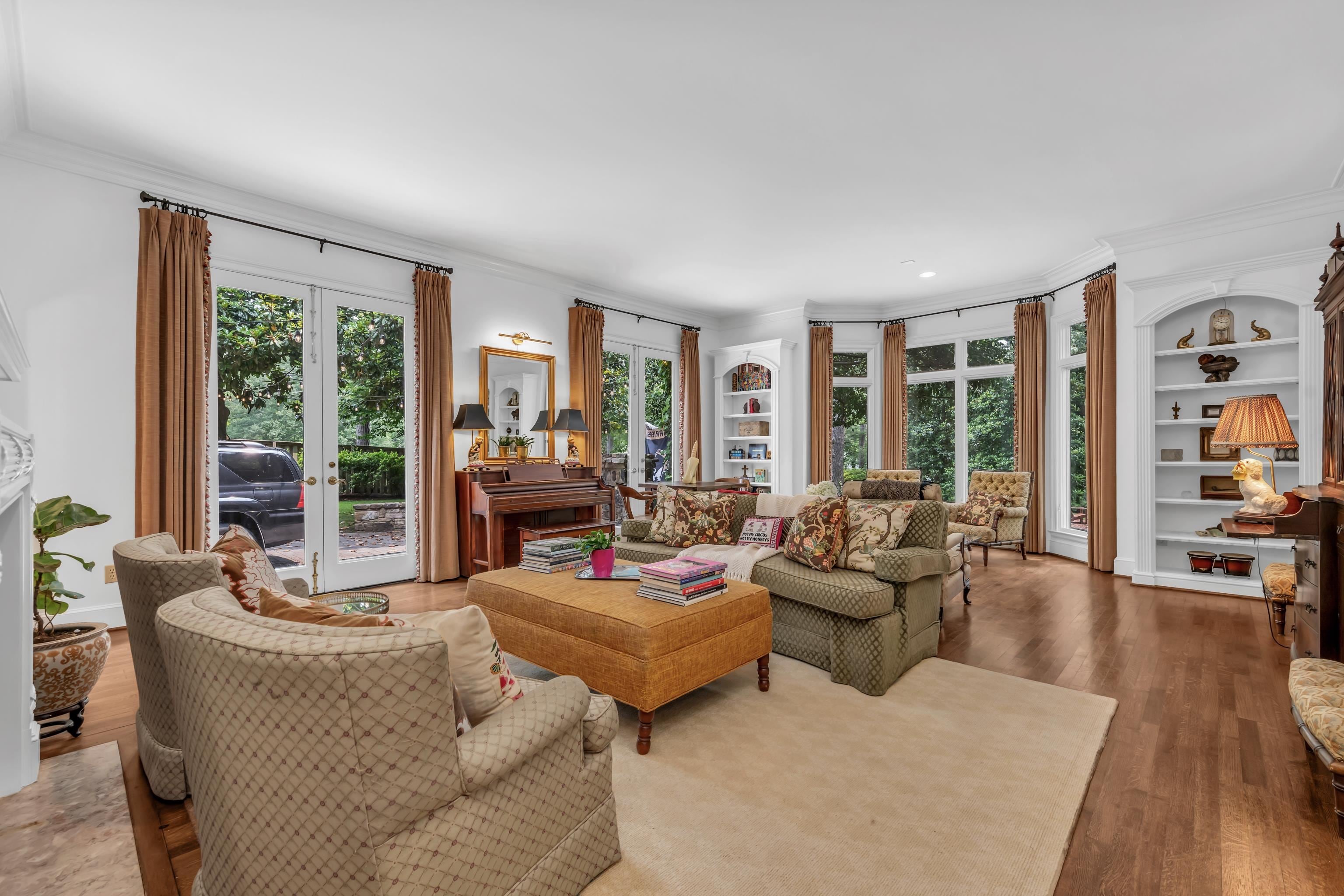 Memphis, Tennessee, 38117, United States, 5 Bedrooms Bedrooms, ,7 BathroomsBathrooms,Residential,Active,1849199