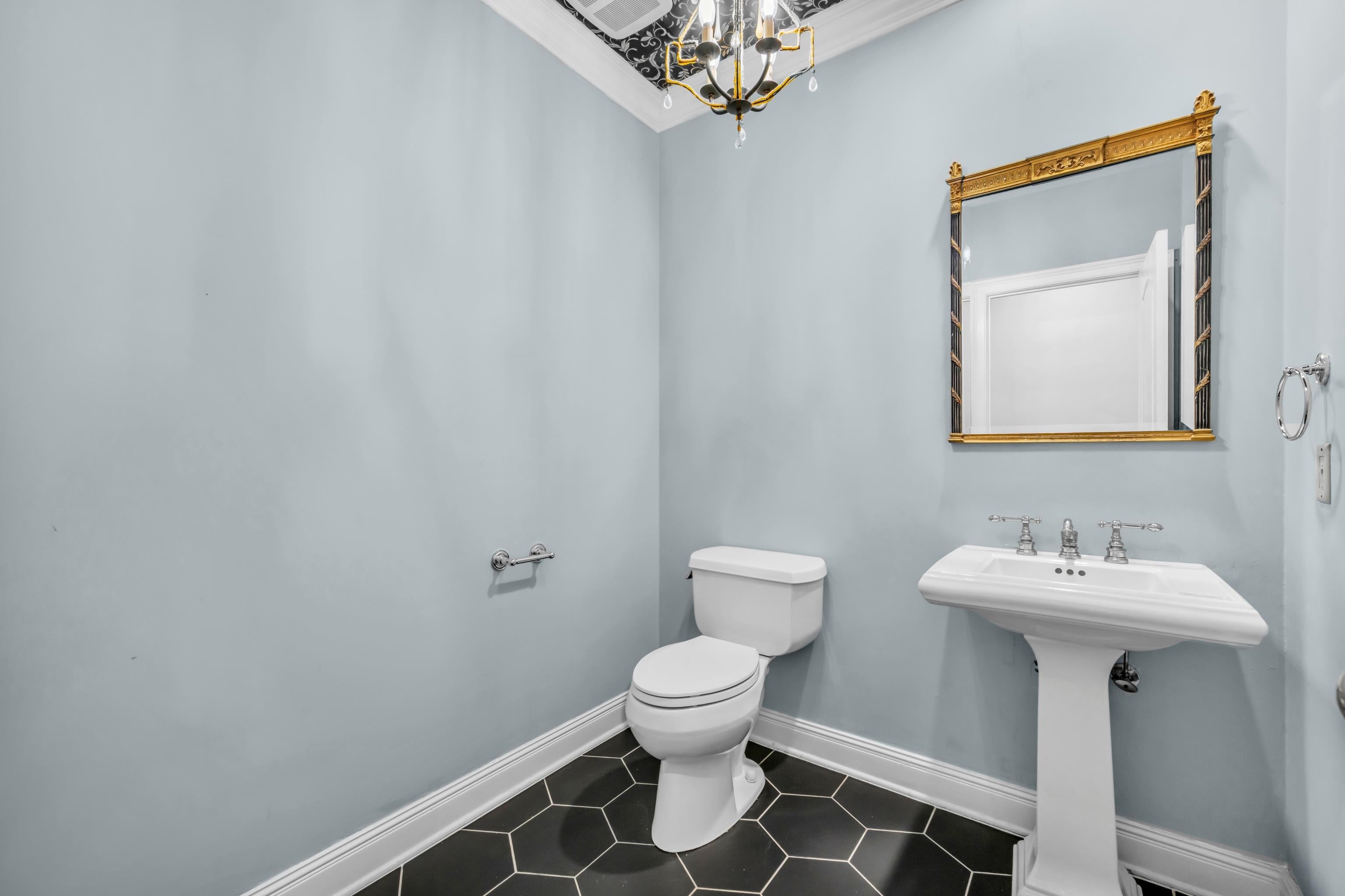 Memphis, Tennessee, 38103, United States, ,5 BathroomsBathrooms,Residential,Active,1820393