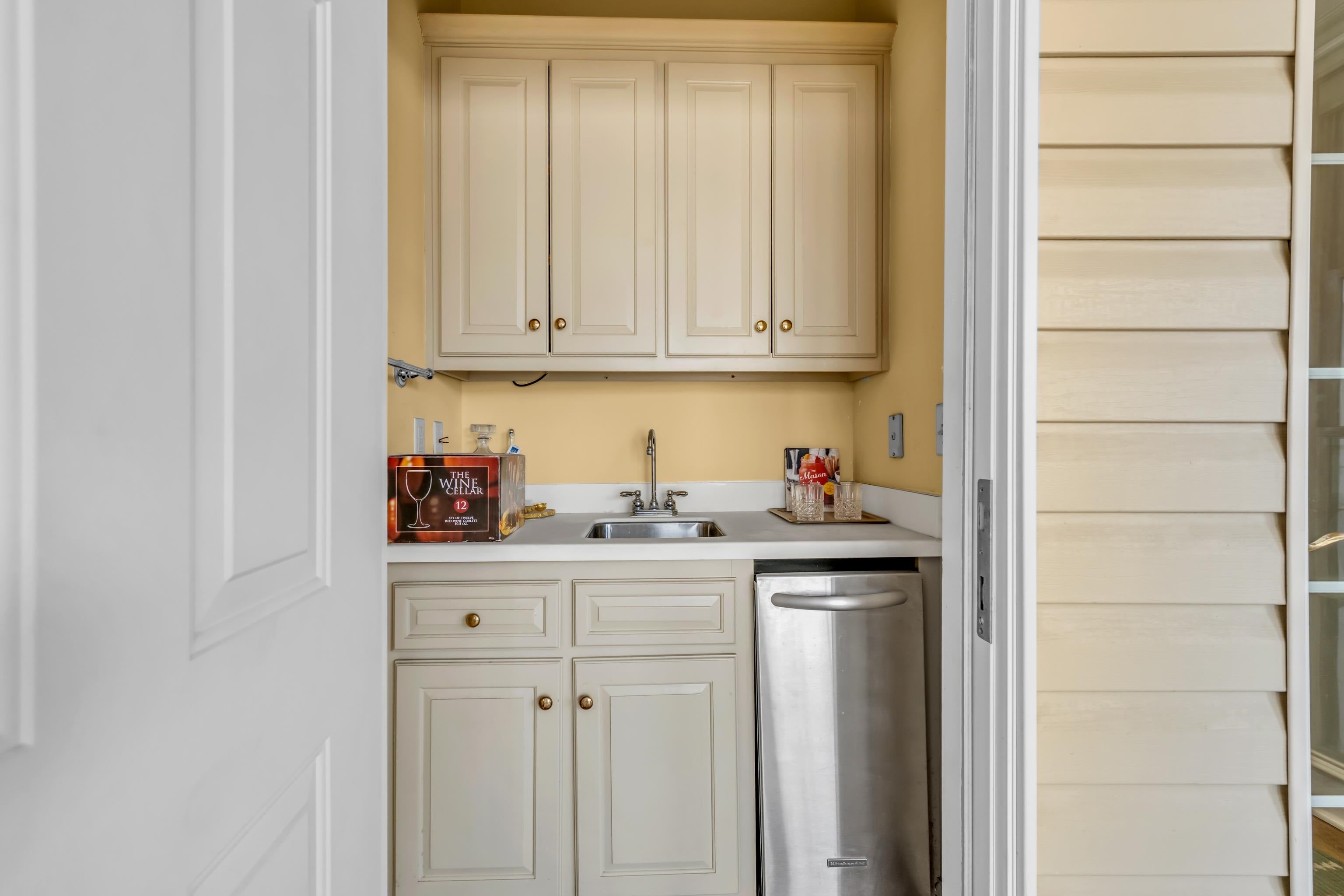 Memphis, Tennessee, 38103, United States, ,5 BathroomsBathrooms,Residential,Active,1820393