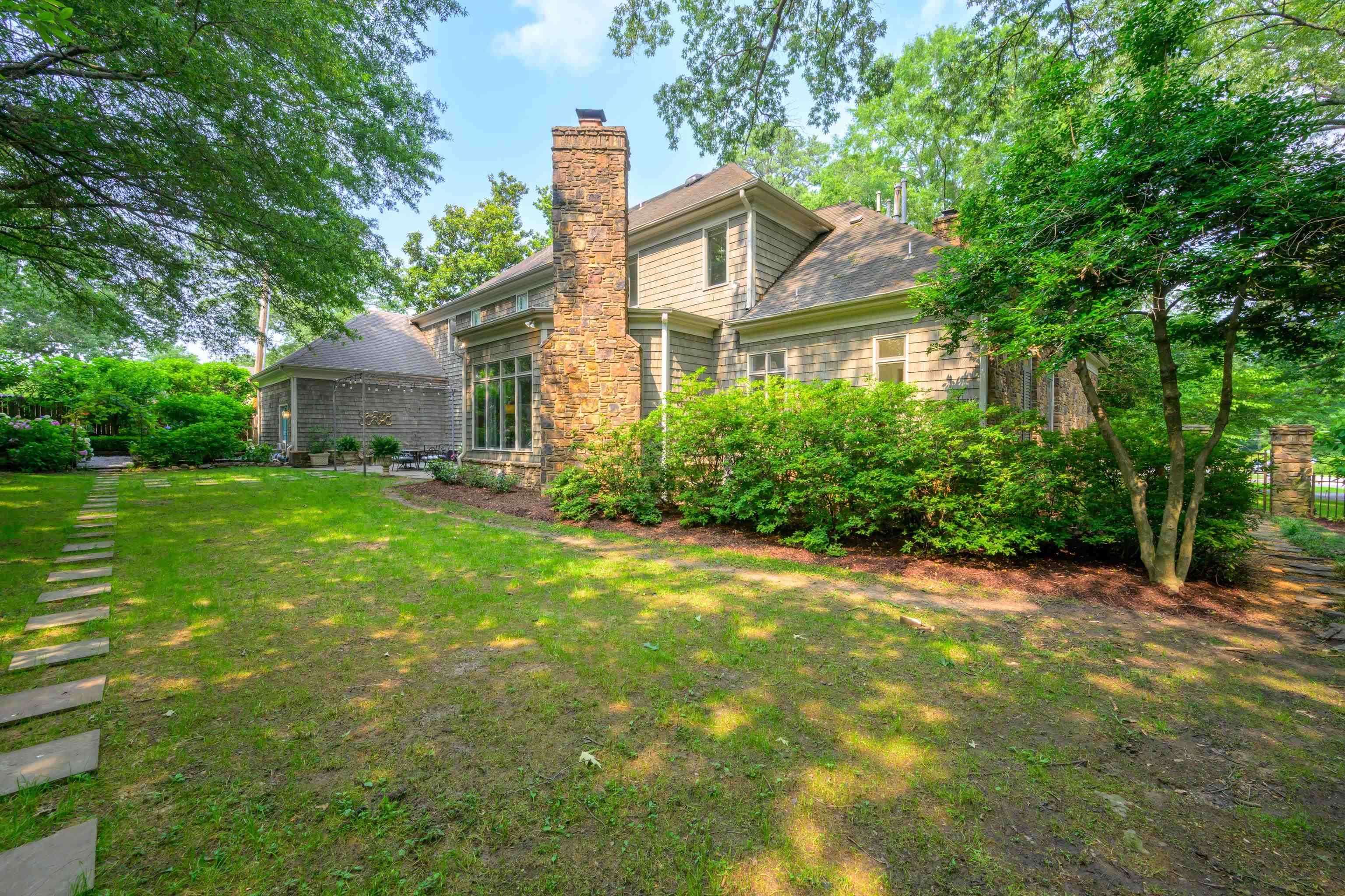Memphis, Tennessee, 38117, United States, 5 Bedrooms Bedrooms, ,7 BathroomsBathrooms,Residential,Active,1849199