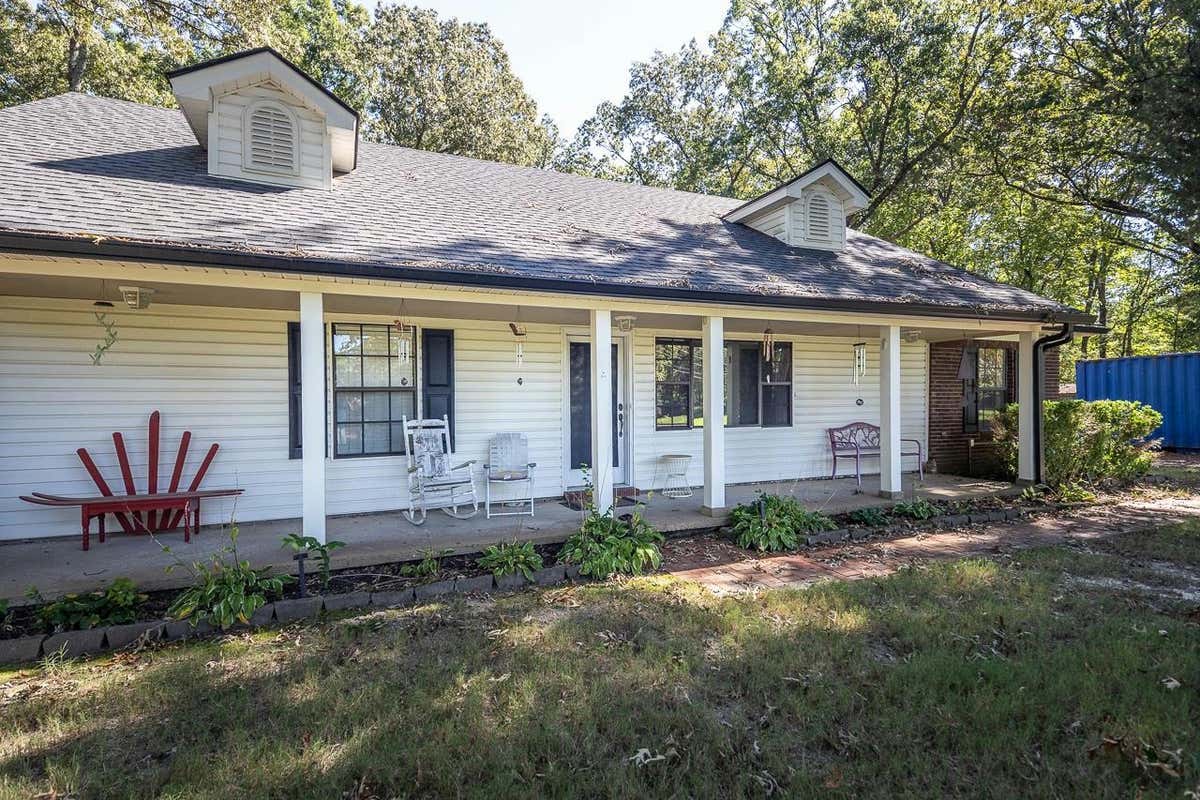 3848 WINDERMERE RD N, NESBIT, MS 38651, photo 1 of 40