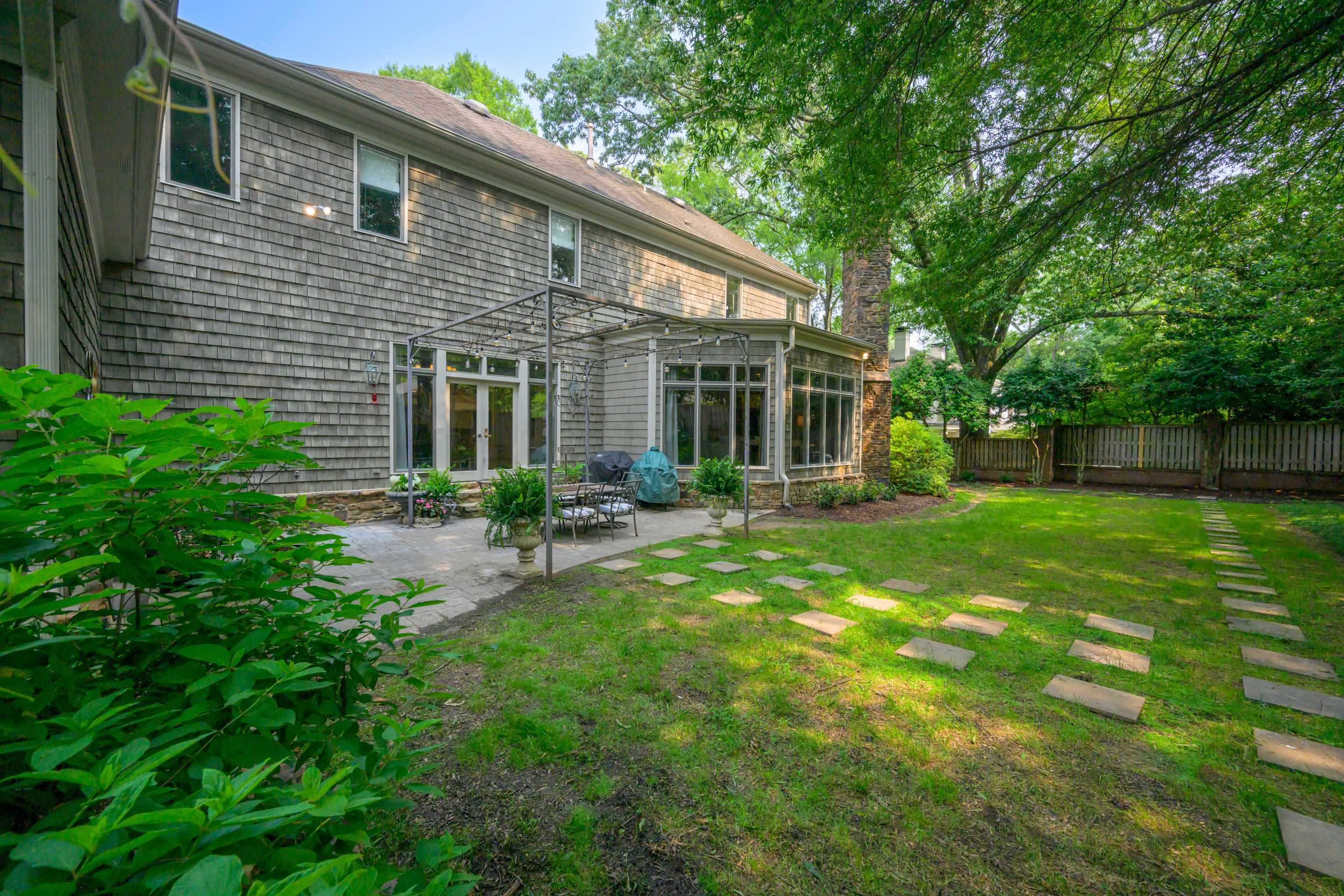 Memphis, Tennessee, 38117, United States, 5 Bedrooms Bedrooms, ,7 BathroomsBathrooms,Residential,Active,1849199