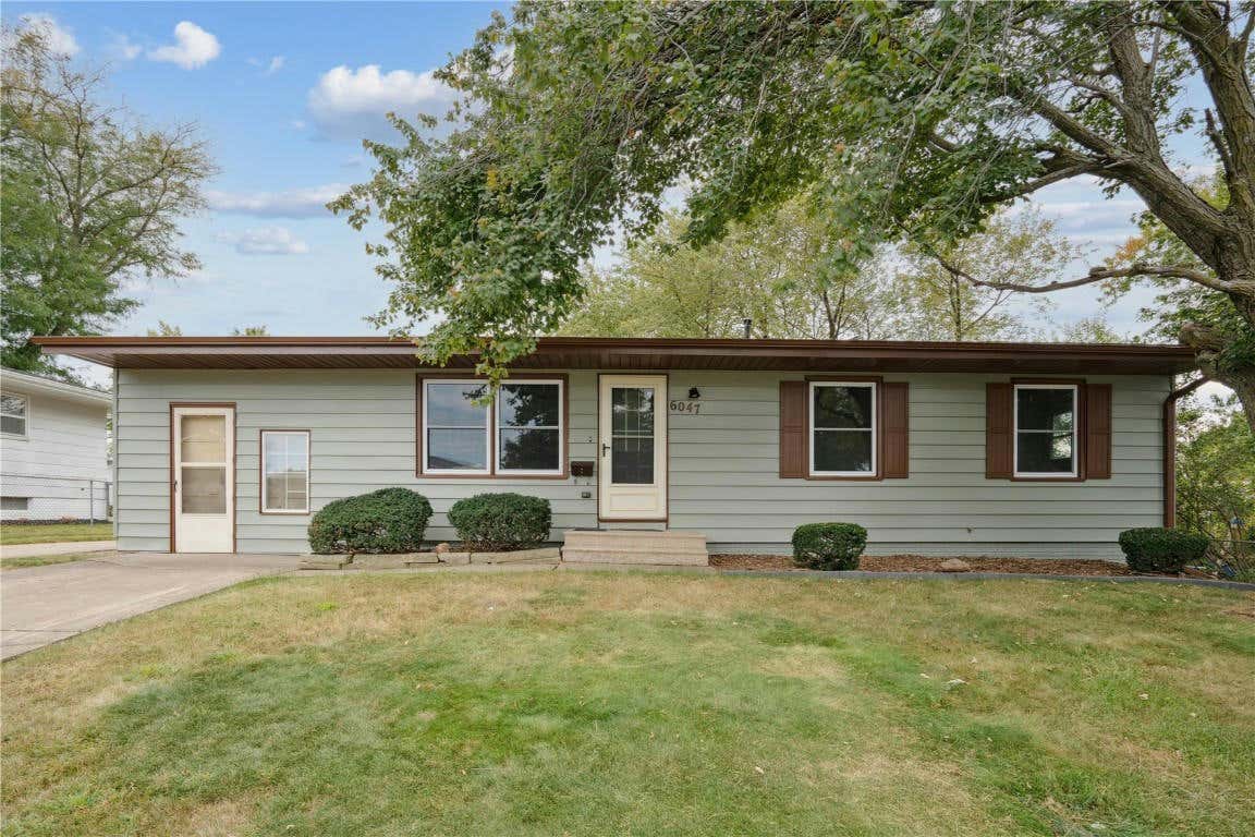 6047 CRESTRIDGE AVE SW, CEDAR RAPIDS, IA 52404, photo 1 of 38