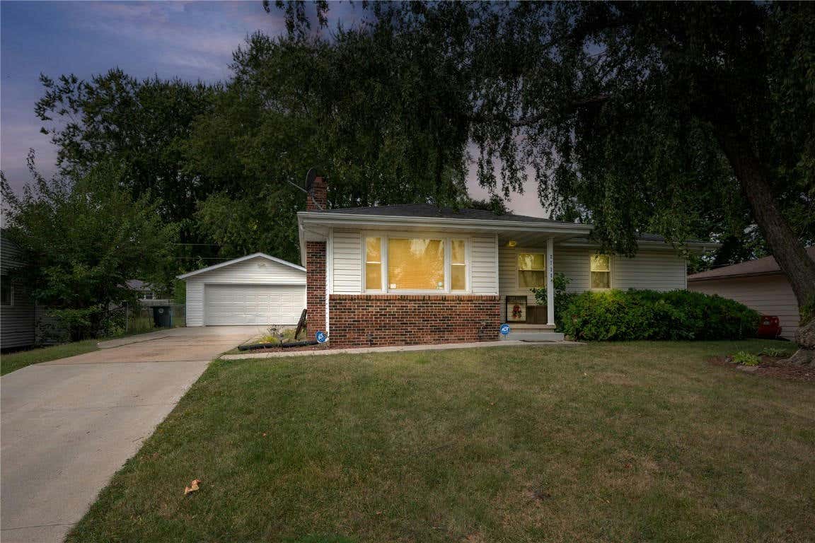 2728 FAIRLANE AVE, WATERLOO, IA 50702, photo 1 of 18