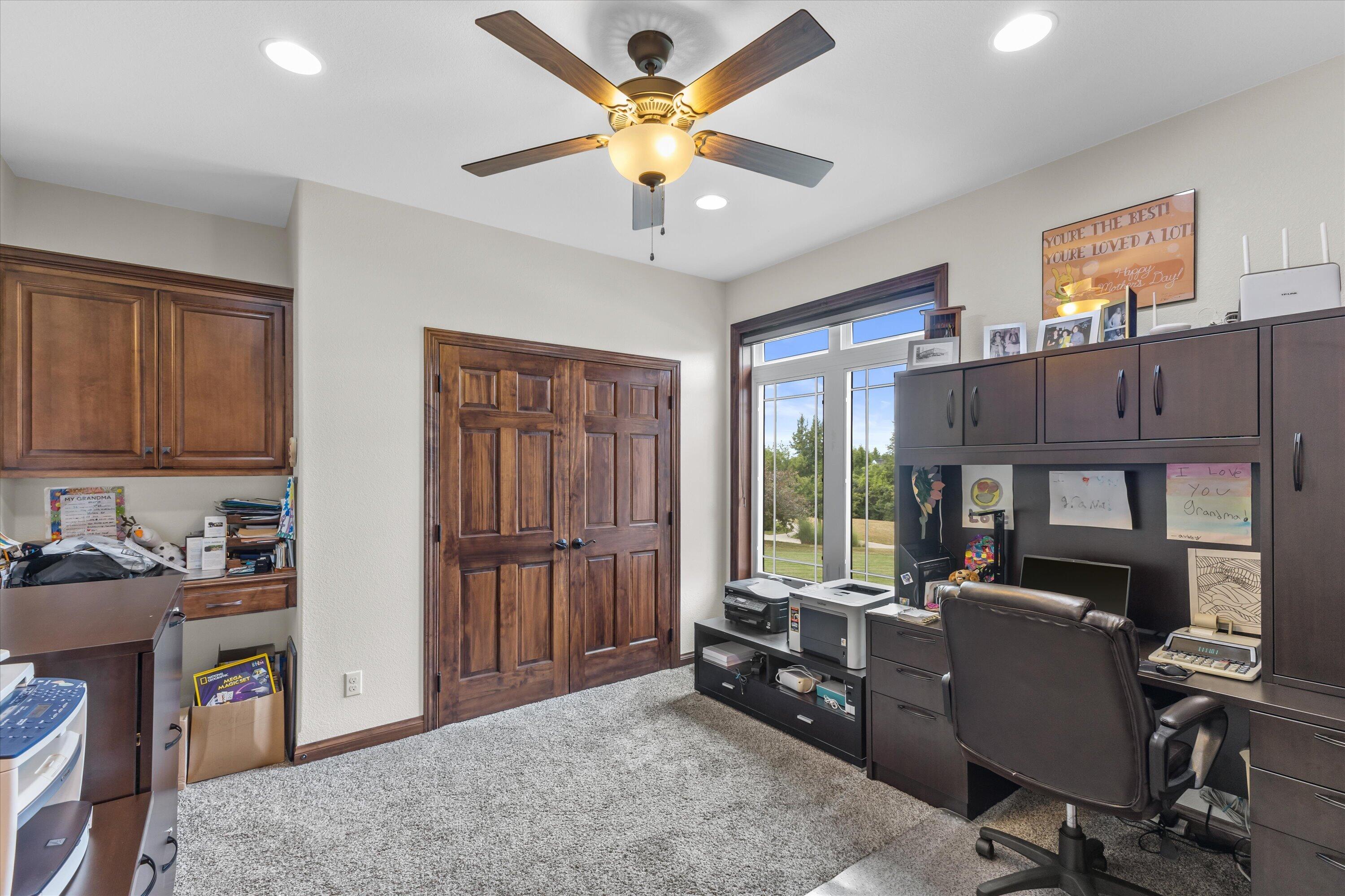 Exquisite 2,800 sq. ft. custom ranch in desirable Rogers Glen! This st – image 30