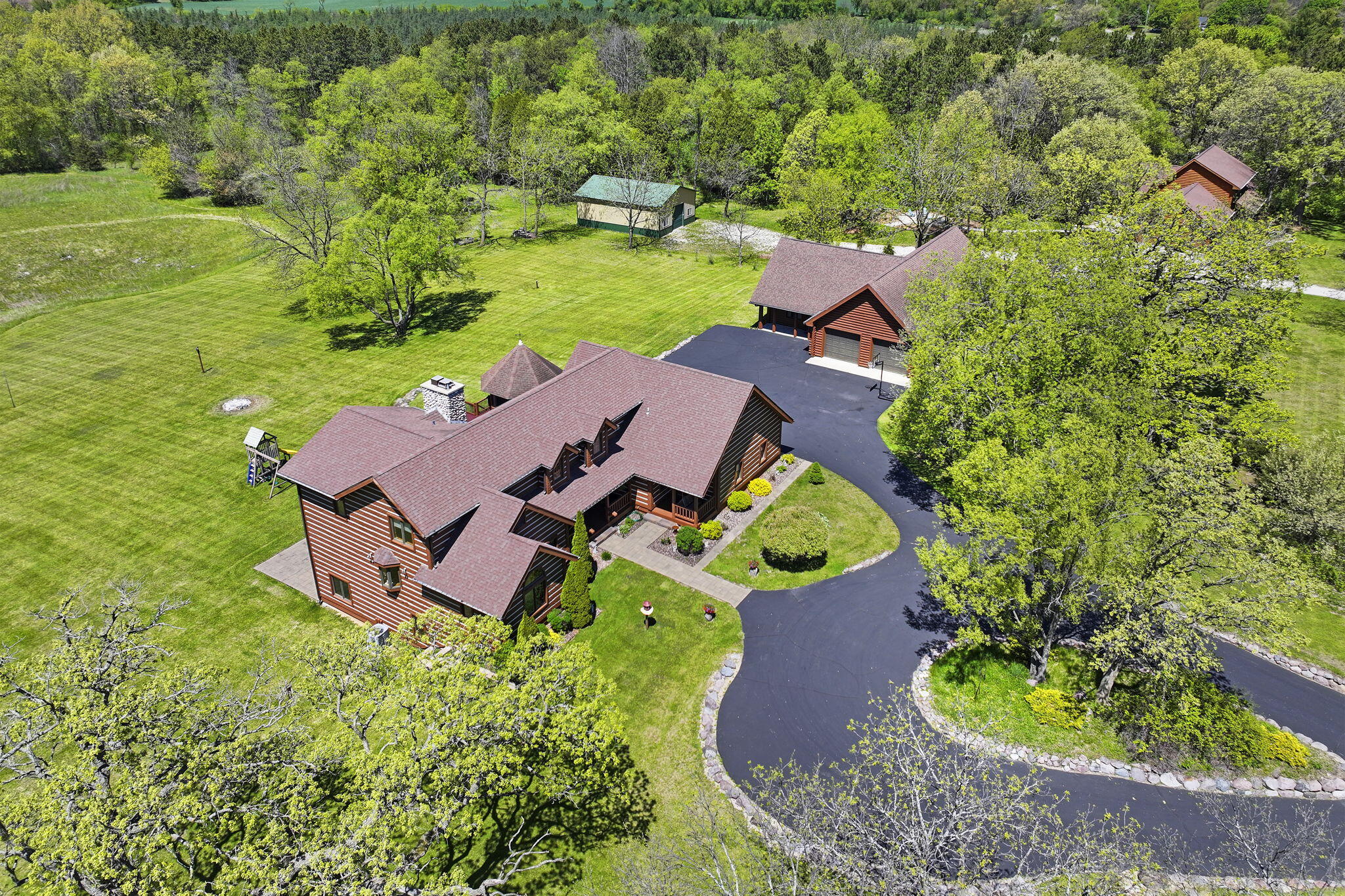 Burlington, Wisconsin, 53105, United States, 5 Bedrooms Bedrooms, ,5 BathroomsBathrooms,Residential,Active,2052088