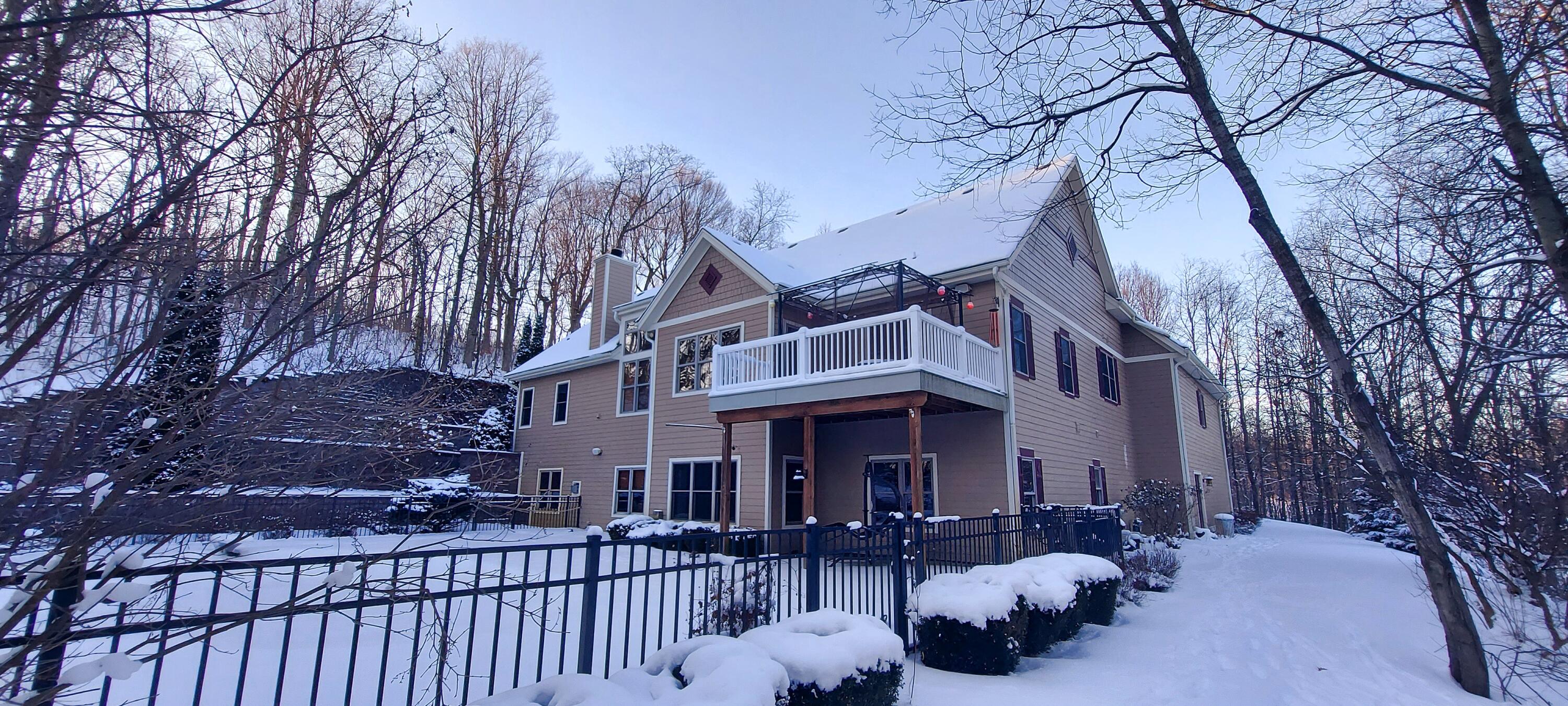 Slinger, Wisconsin, 53086, United States, 5 Bedrooms Bedrooms, ,4 BathroomsBathrooms,Residential,Active,2011435