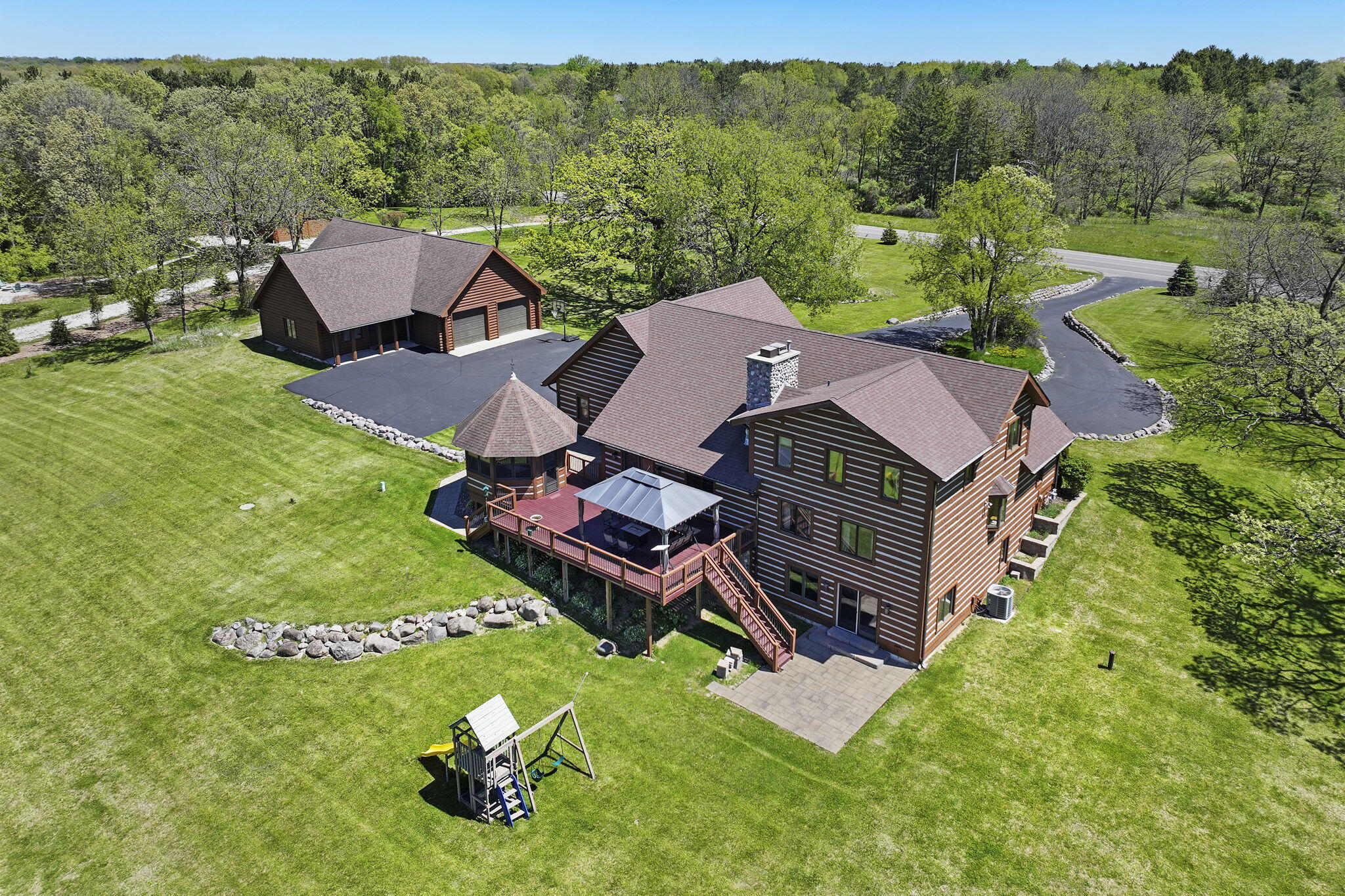 Burlington, Wisconsin, 53105, United States, 5 Bedrooms Bedrooms, ,5 BathroomsBathrooms,Residential,Active,2052088