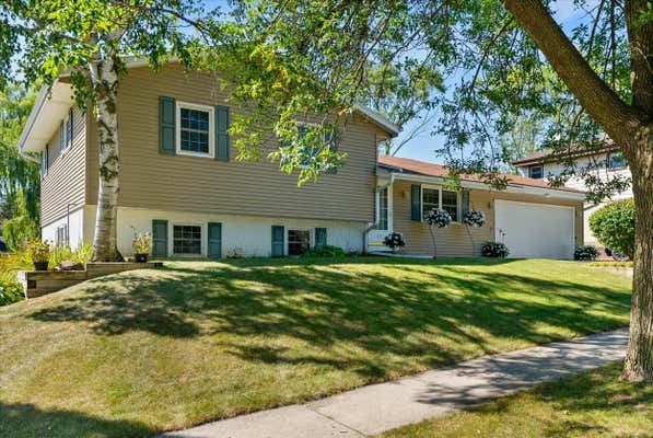 521 WESTPORT DR, PORT WASHINGTON, WI 53074 - Image 1