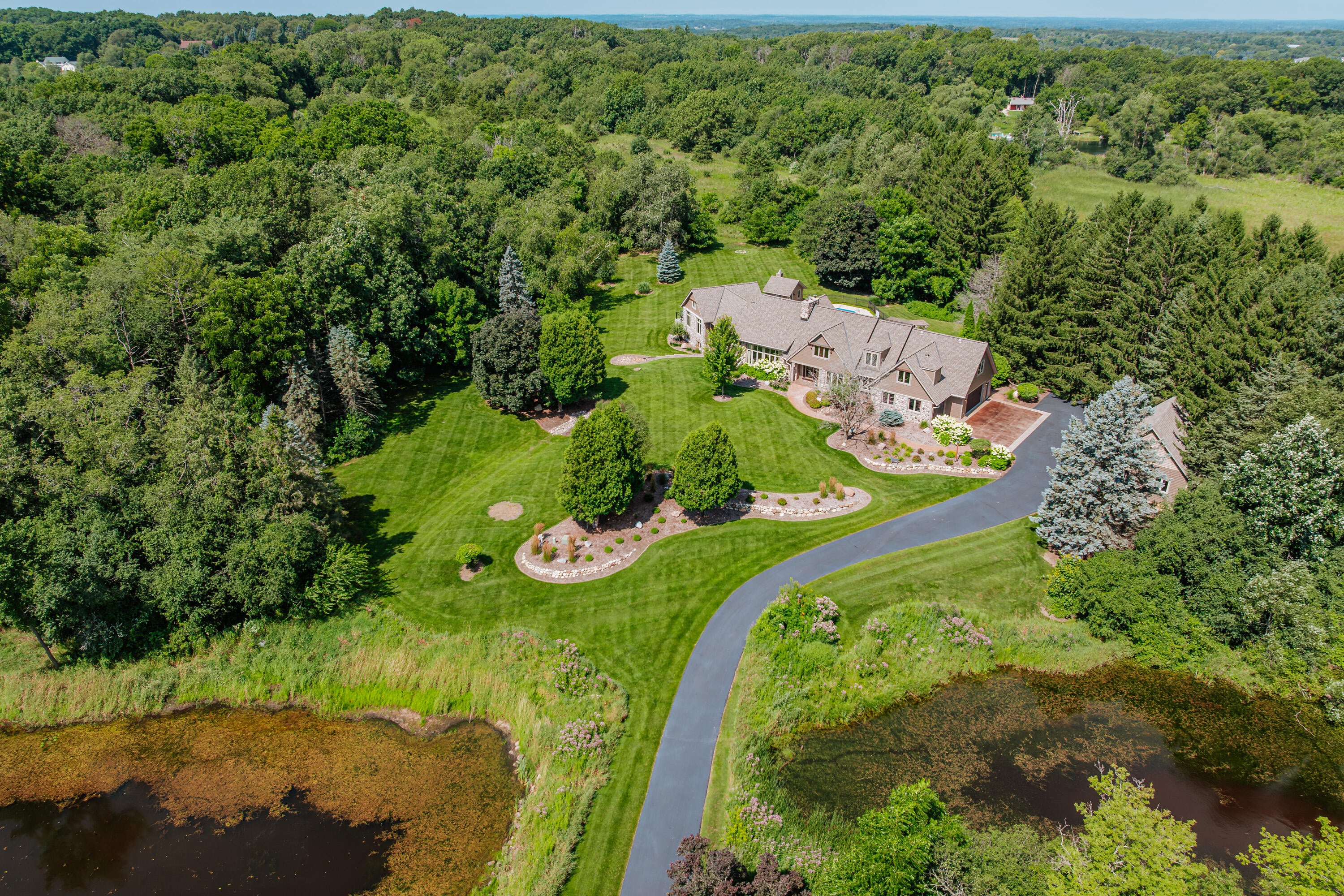 Dousman, Wisconsin, 53118, United States, 5 Bedrooms Bedrooms, ,6 BathroomsBathrooms,Residential,Active,2015850