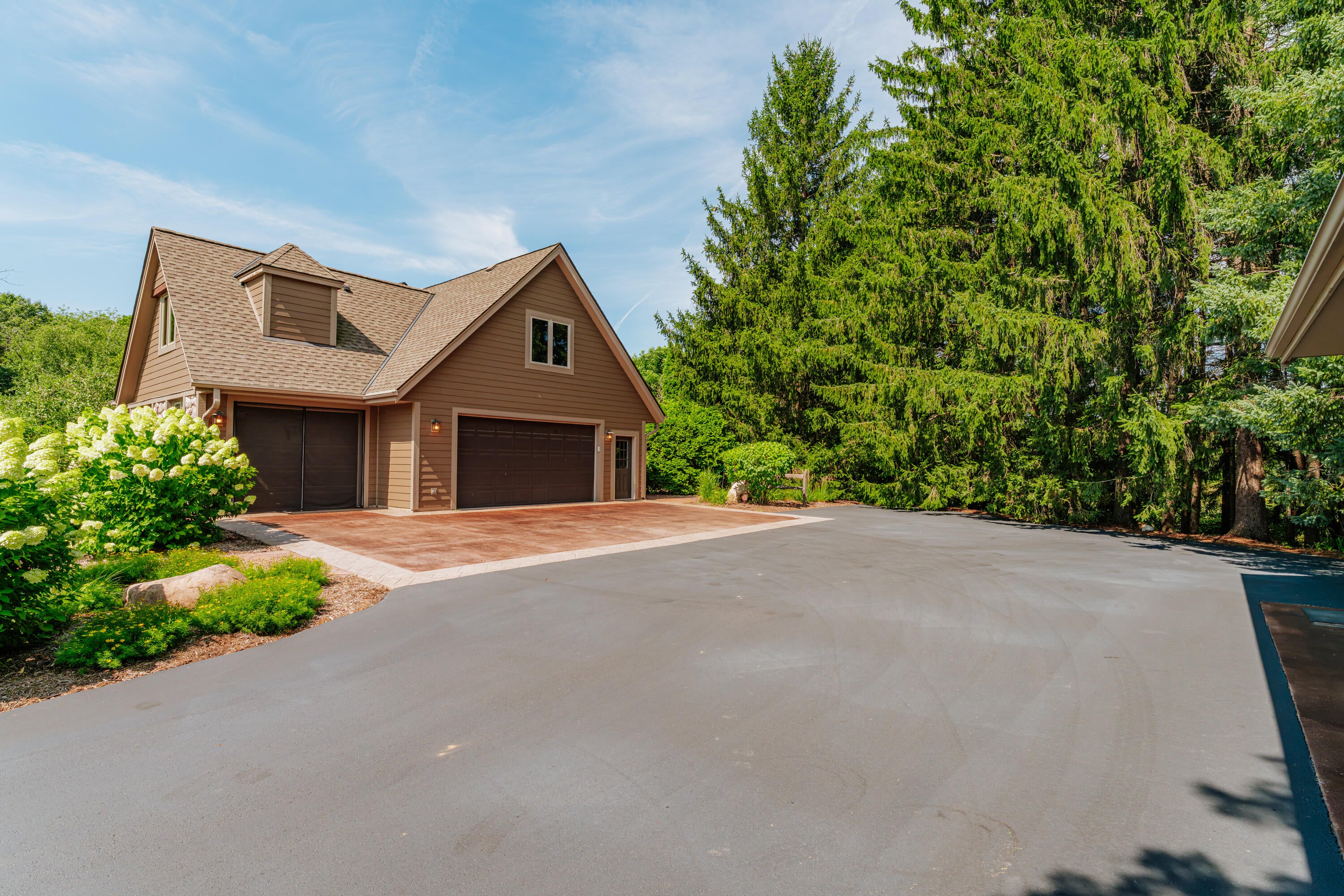 Dousman, Wisconsin, 53118, United States, 5 Bedrooms Bedrooms, ,6 BathroomsBathrooms,Residential,Active,2015850