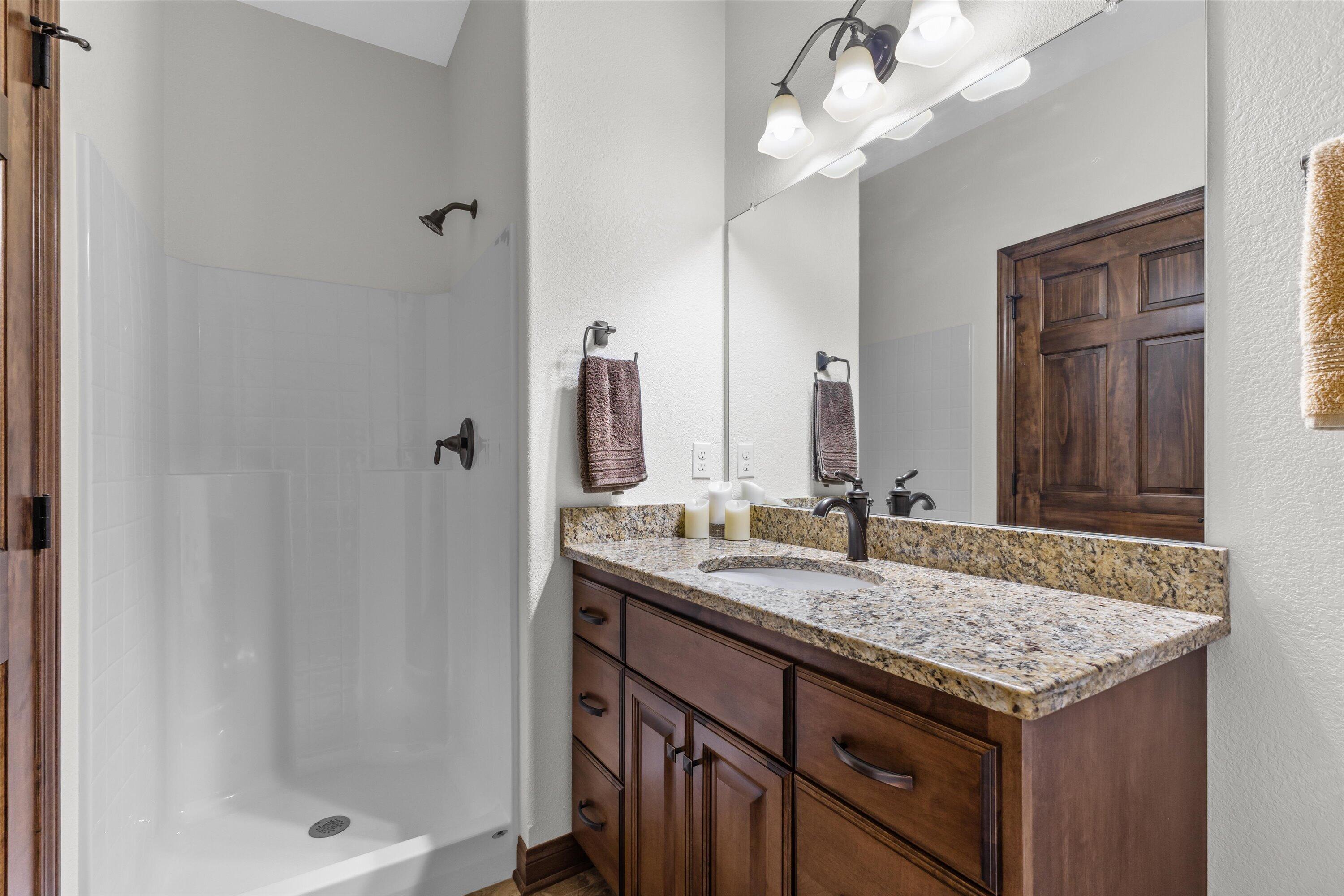Exquisite 2,800 sq. ft. custom ranch in desirable Rogers Glen! This st – image 24